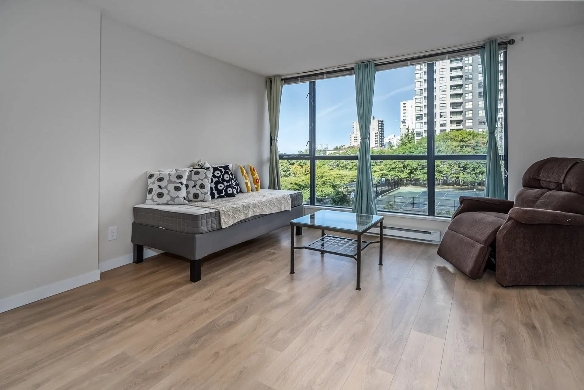 Photo 2 of 29 at #406 – 5288 Melbourne Street