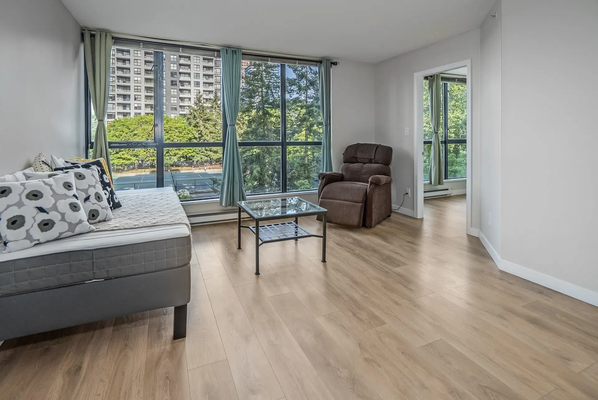 Photo 4 of 29 at #406 – 5288 Melbourne Street