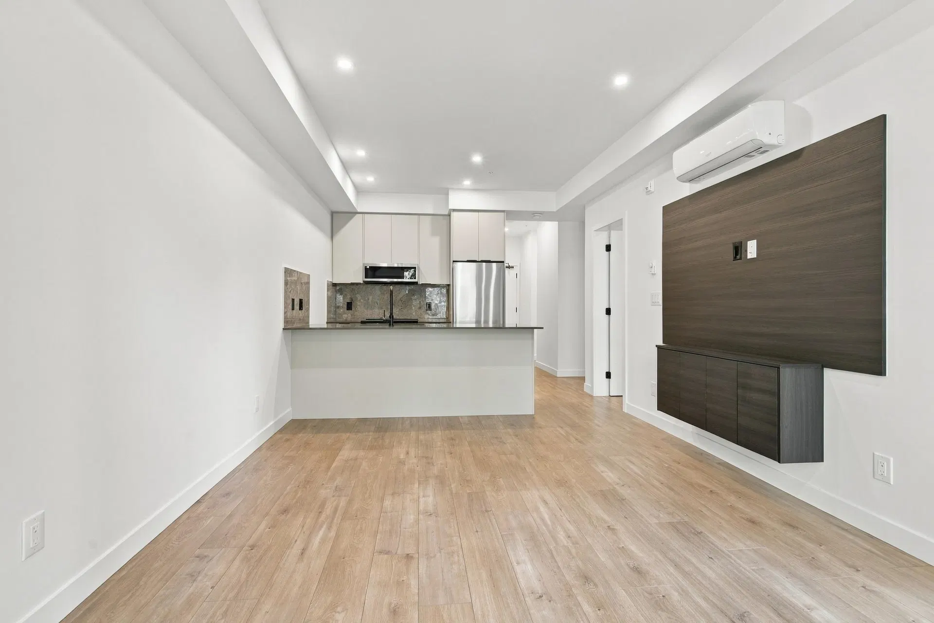 Photo 5 of 16 at #211 – 14398 60 Avenue