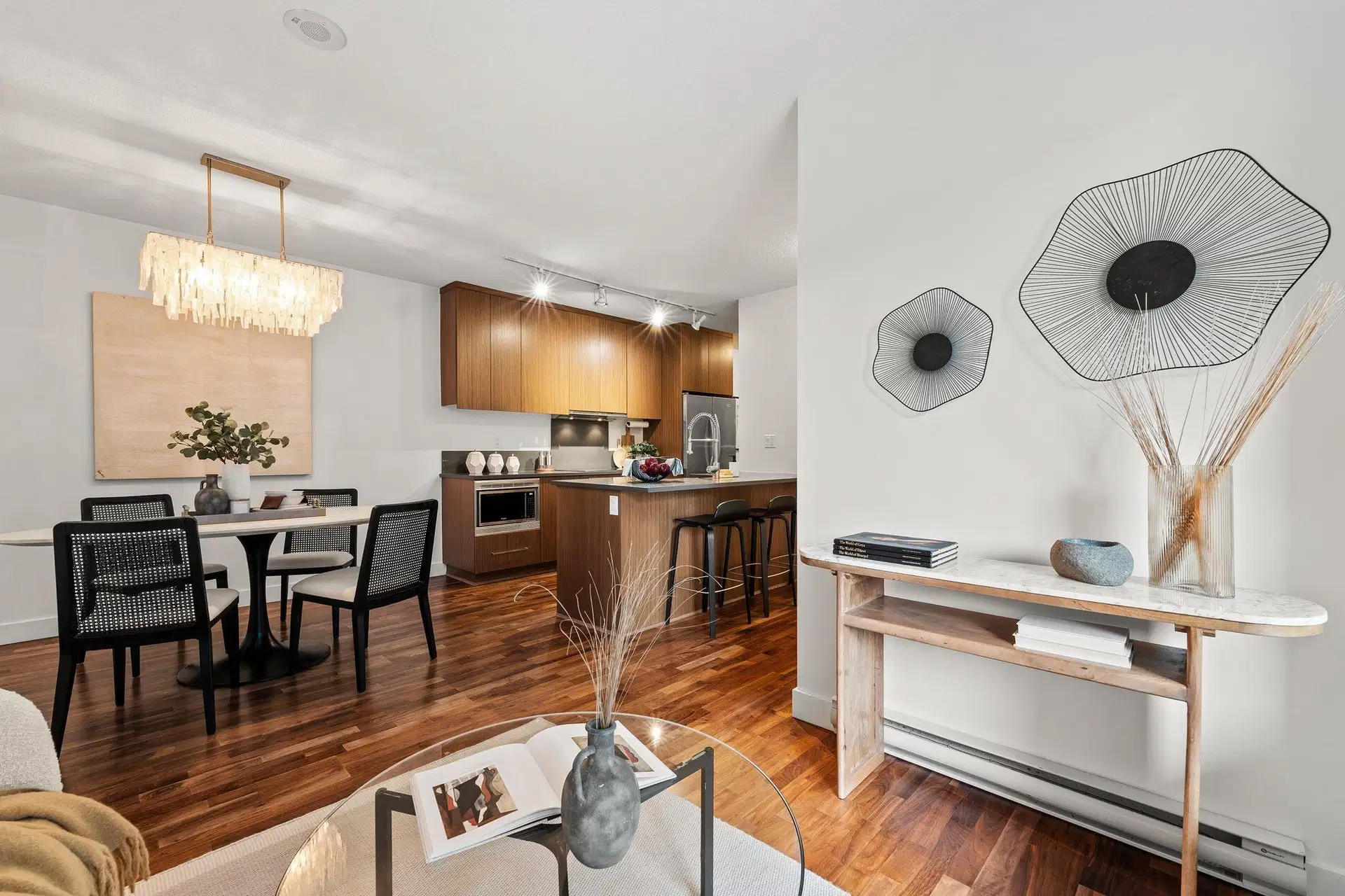#256 – 250 6th Avenue