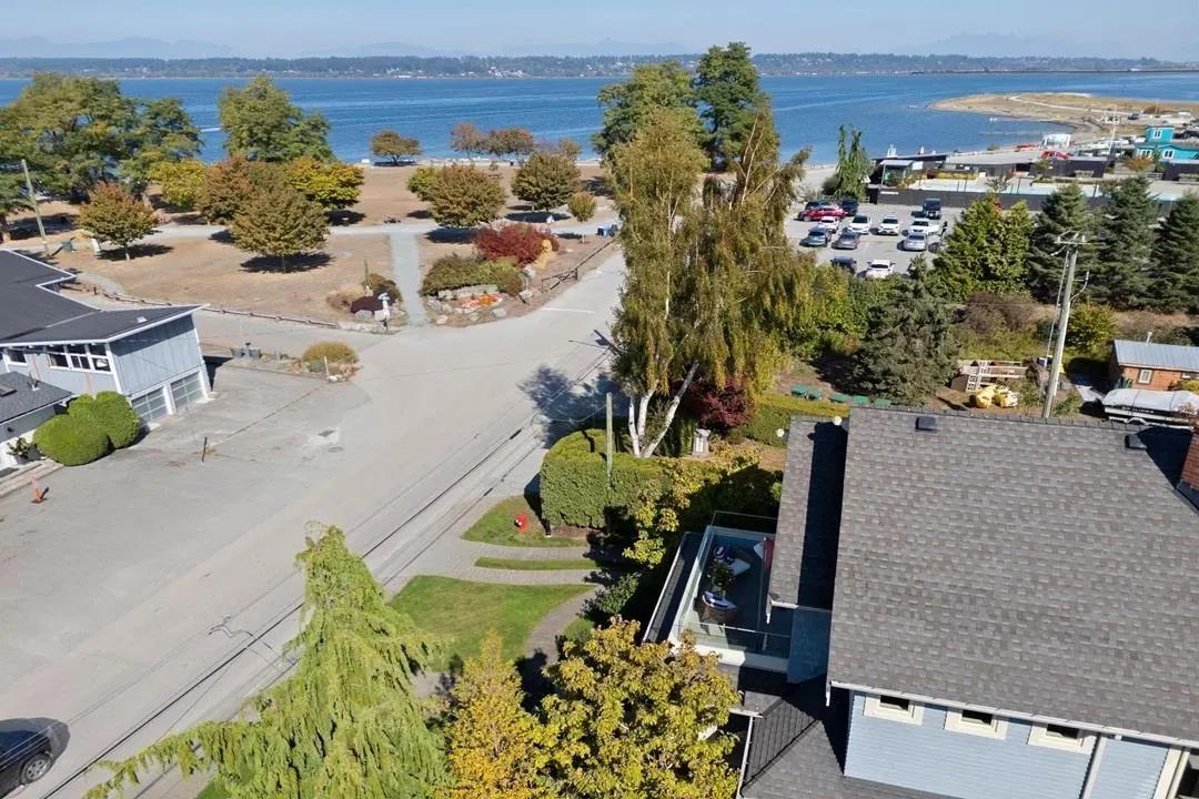Photo 5 of 36 at 3098 Mcbride Avenue