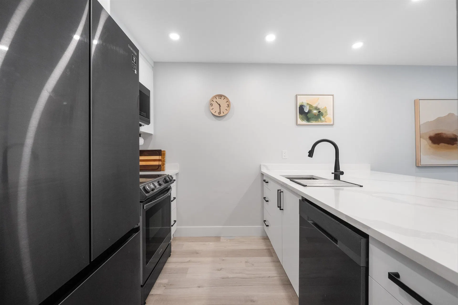 Photo 3 of 27 at #217 – 7377 Salisbury Avenue