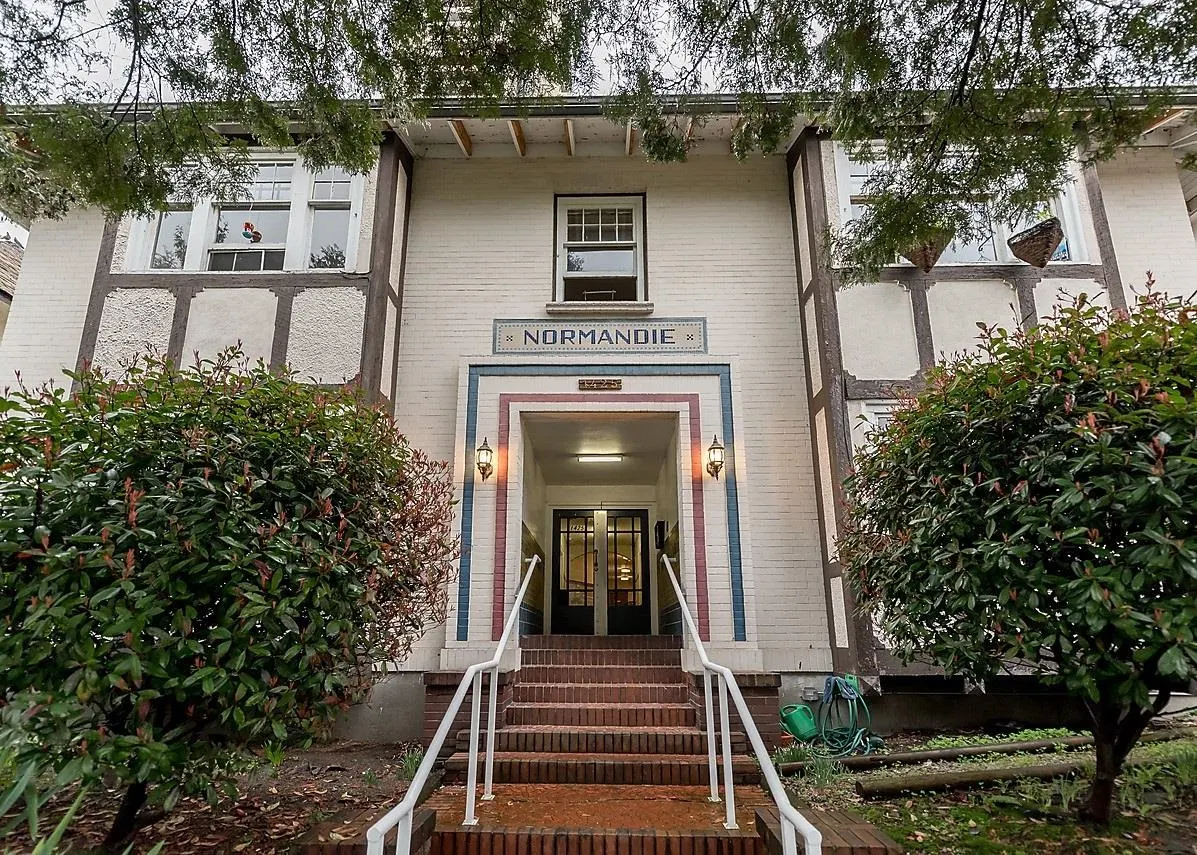 Photo 3 of 14 at #003 – 1425 Haro Street