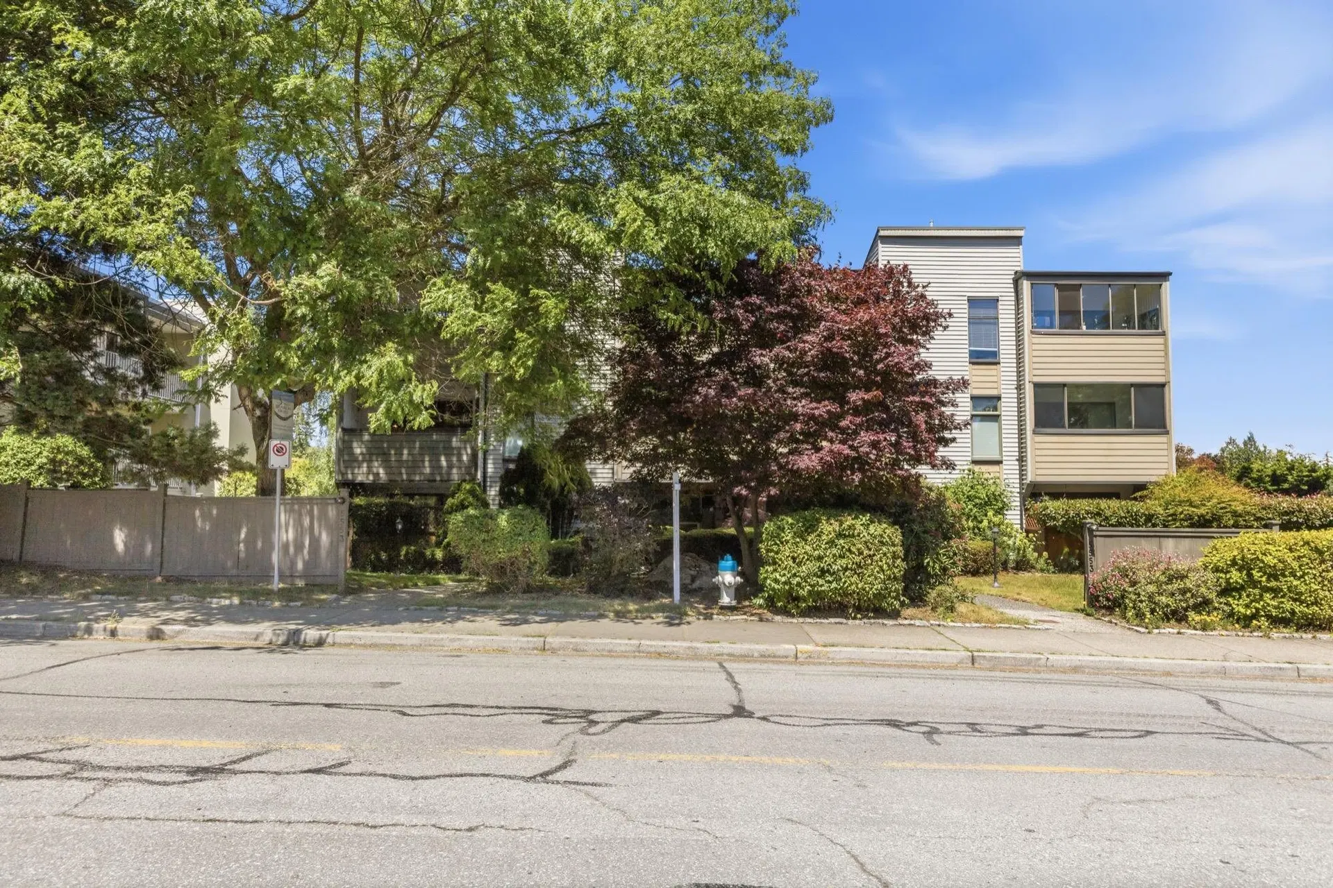 Photo 1 of 31 at #202 – 5553 16 Avenue