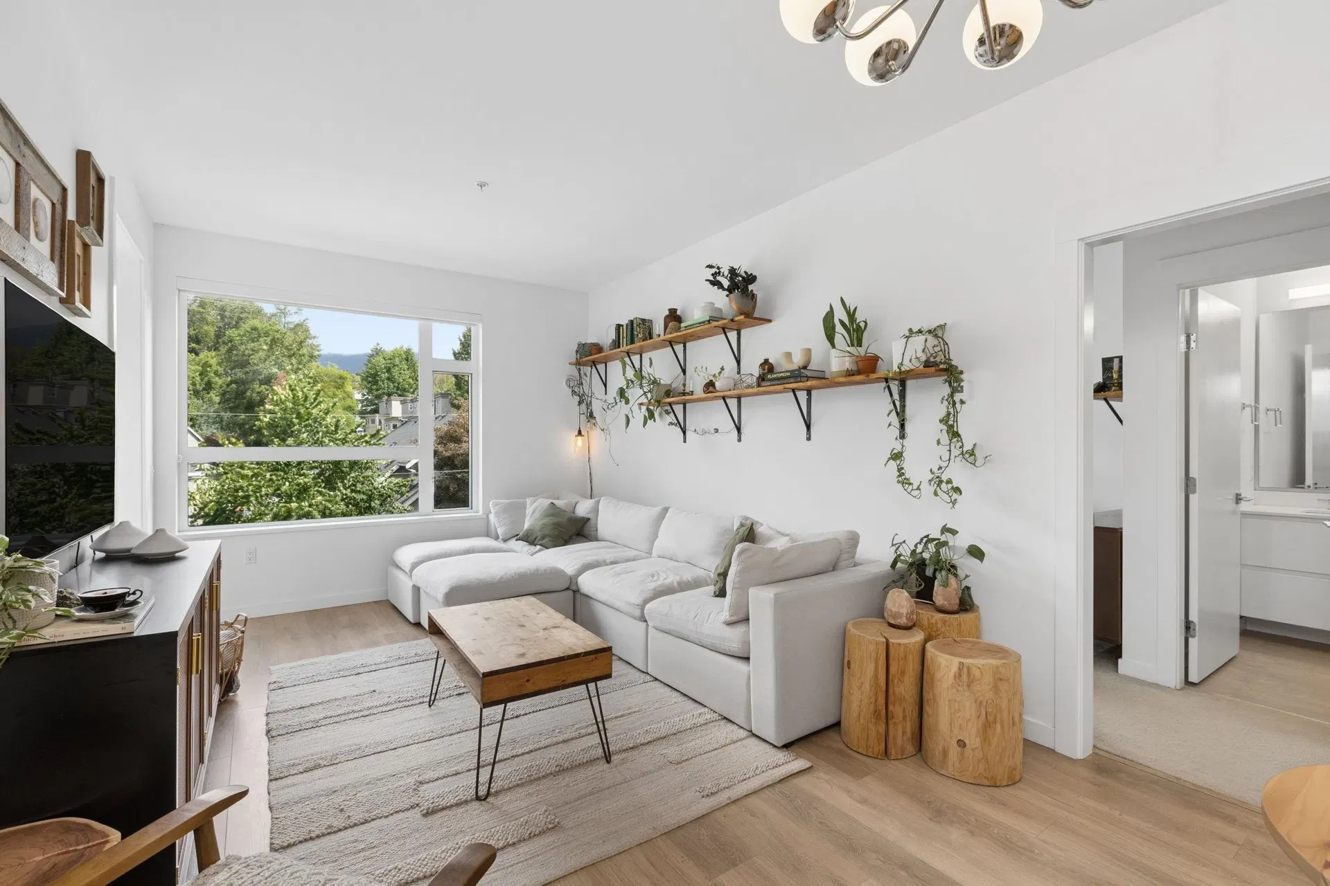 Photo 4 of 40 at #209 – 715 W 15th Street