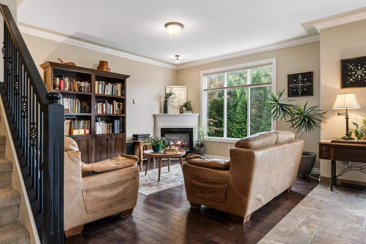 Photo 3 of 40 at #1 – 46330 Valleyview Road