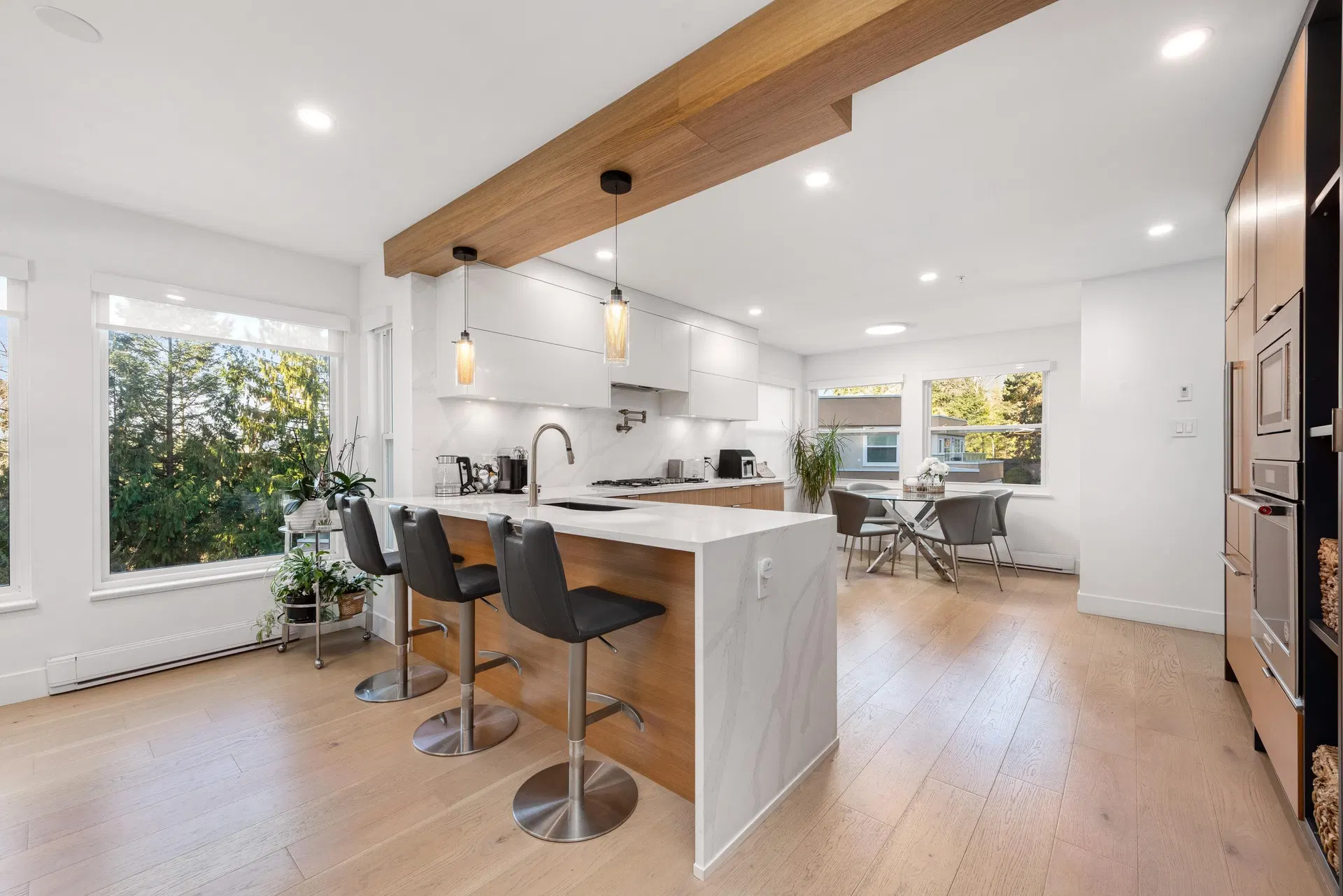 Photo 4 of 36 at #11 – 2425 Edgemont Boulevard