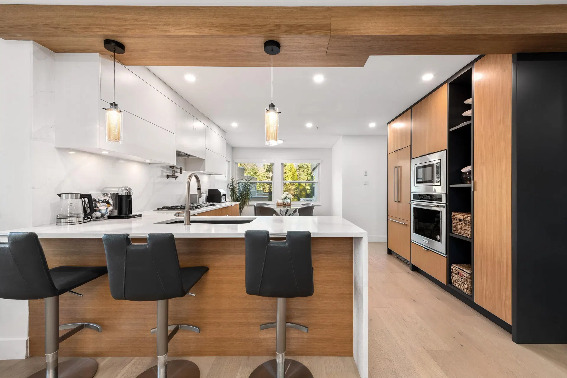Photo 5 of 36 at #11 – 2425 Edgemont Boulevard