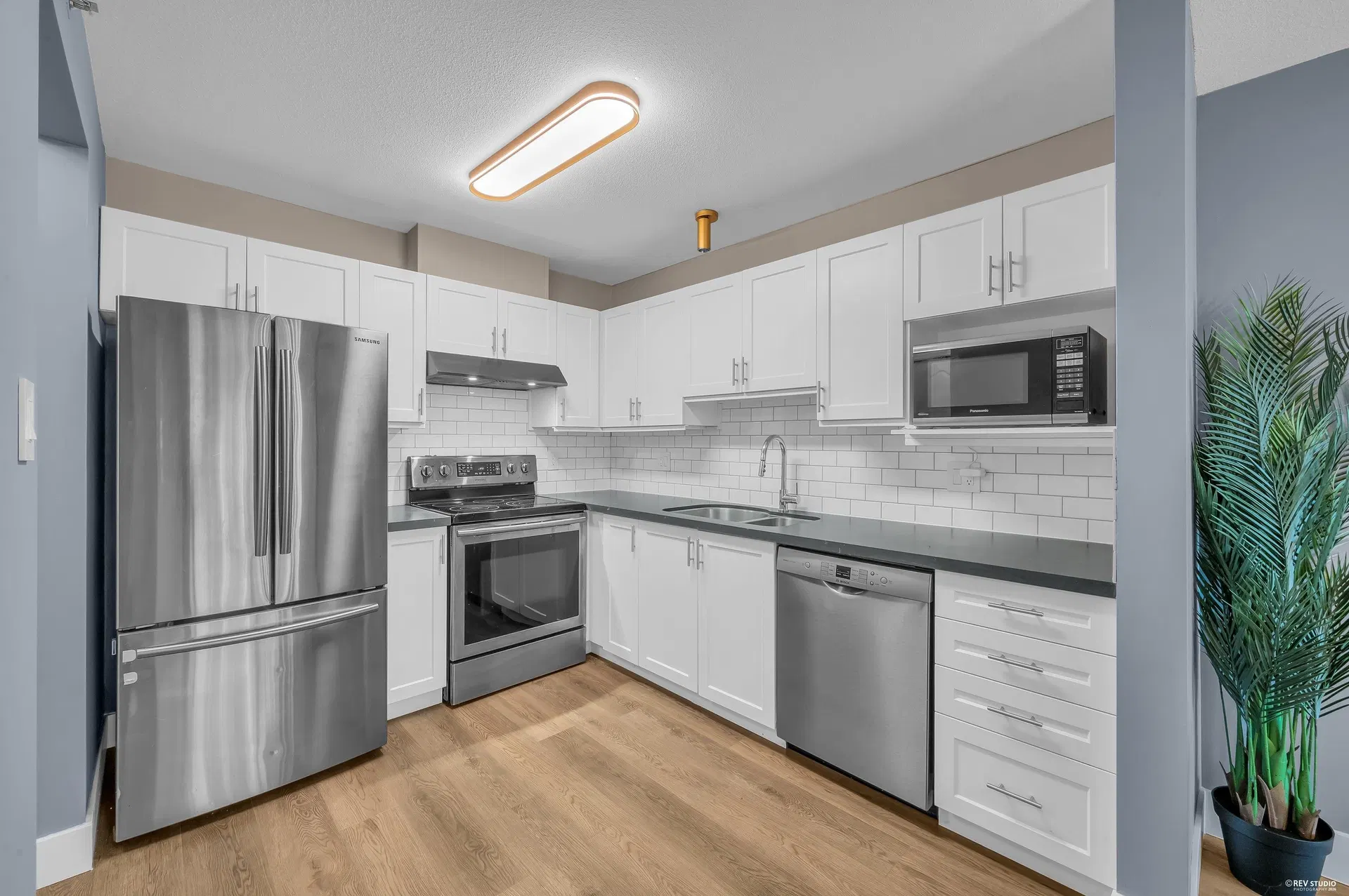 Photo 3 of 39 at #105 – 2558 Parkview Lane