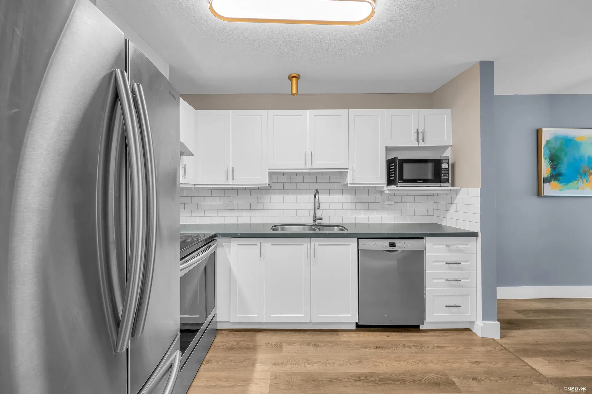 Photo 4 of 39 at #105 – 2558 Parkview Lane