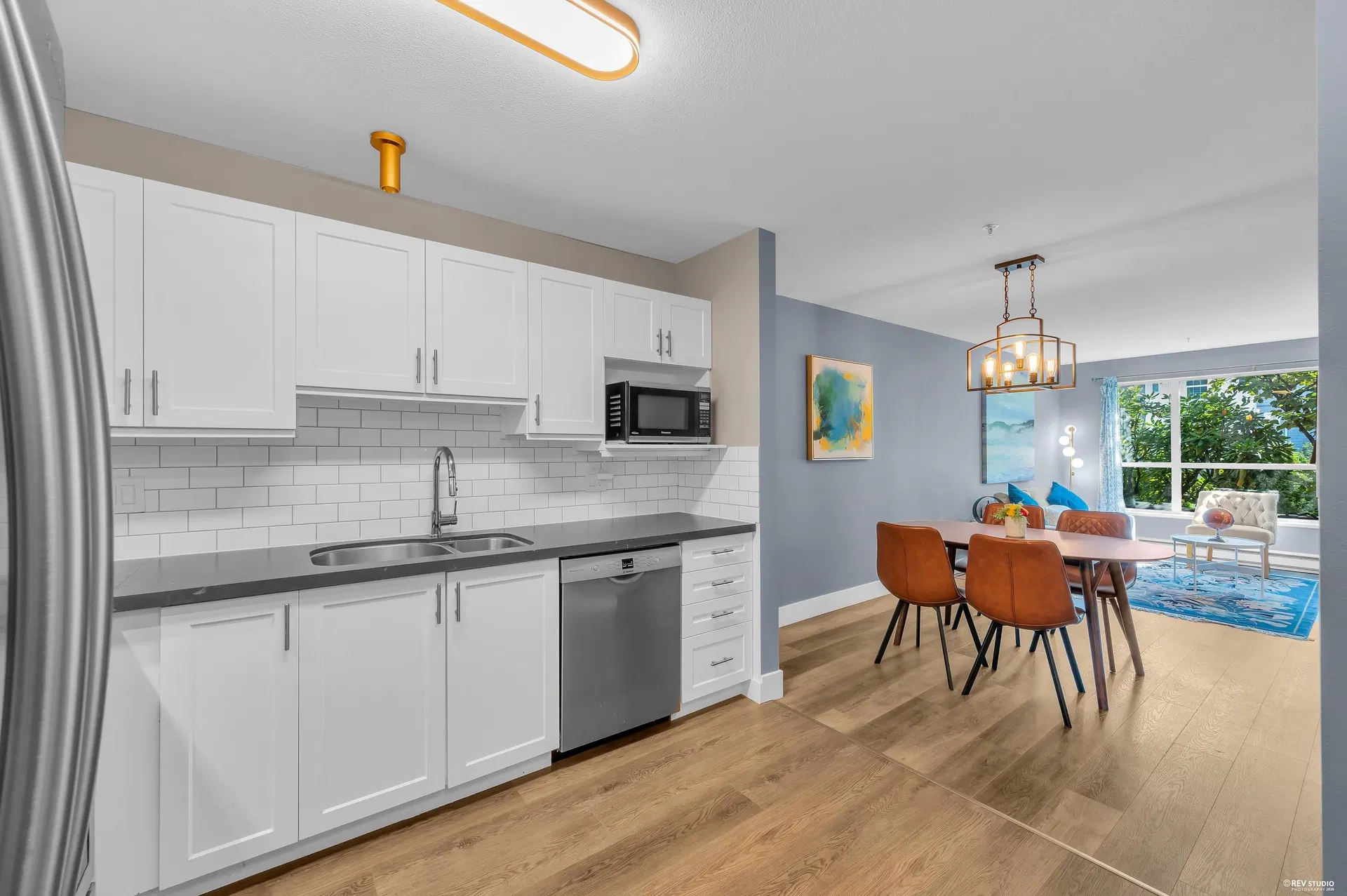 Photo 5 of 39 at #105 – 2558 Parkview Lane