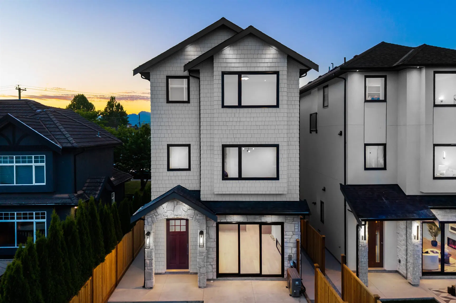 #4 – 6682 Napier Street