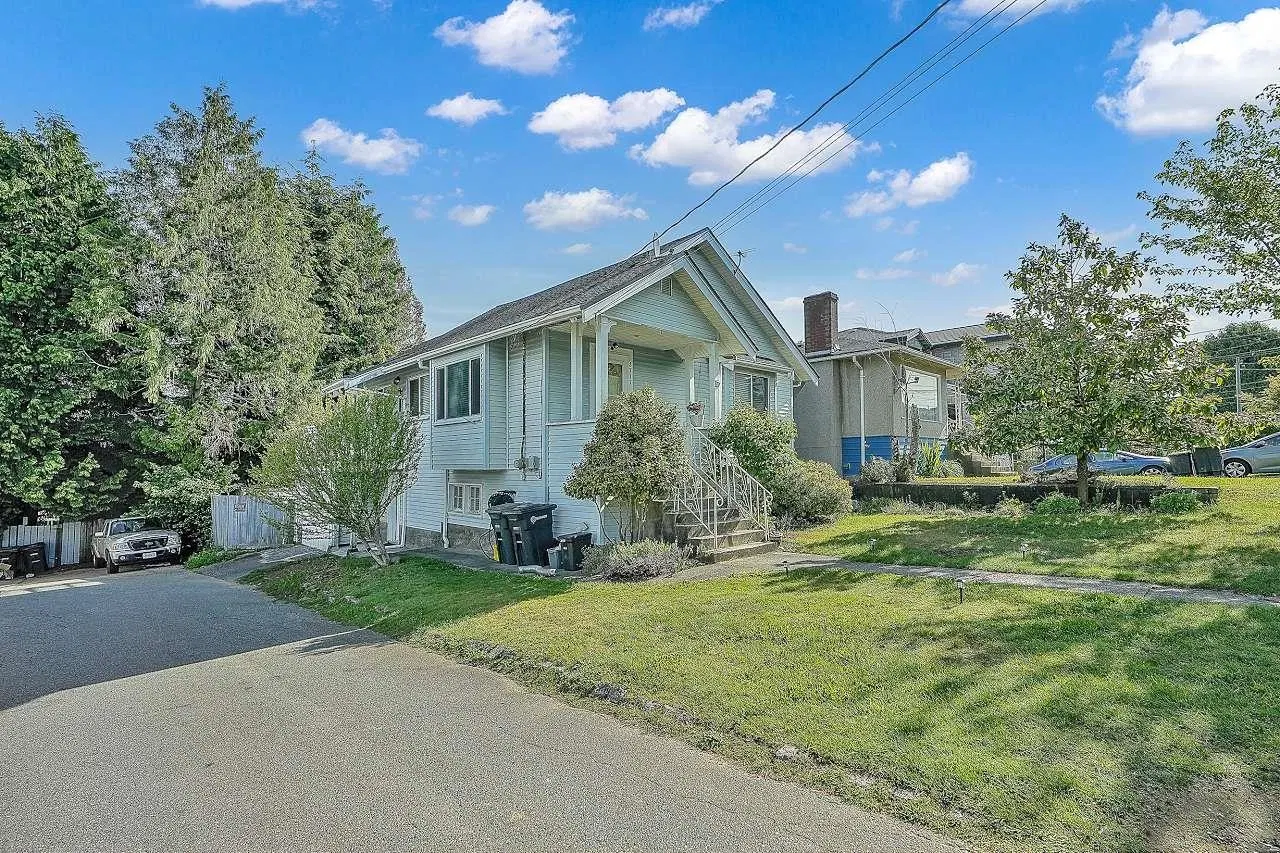 Photo 4 of 6 at 3717 Price Street
