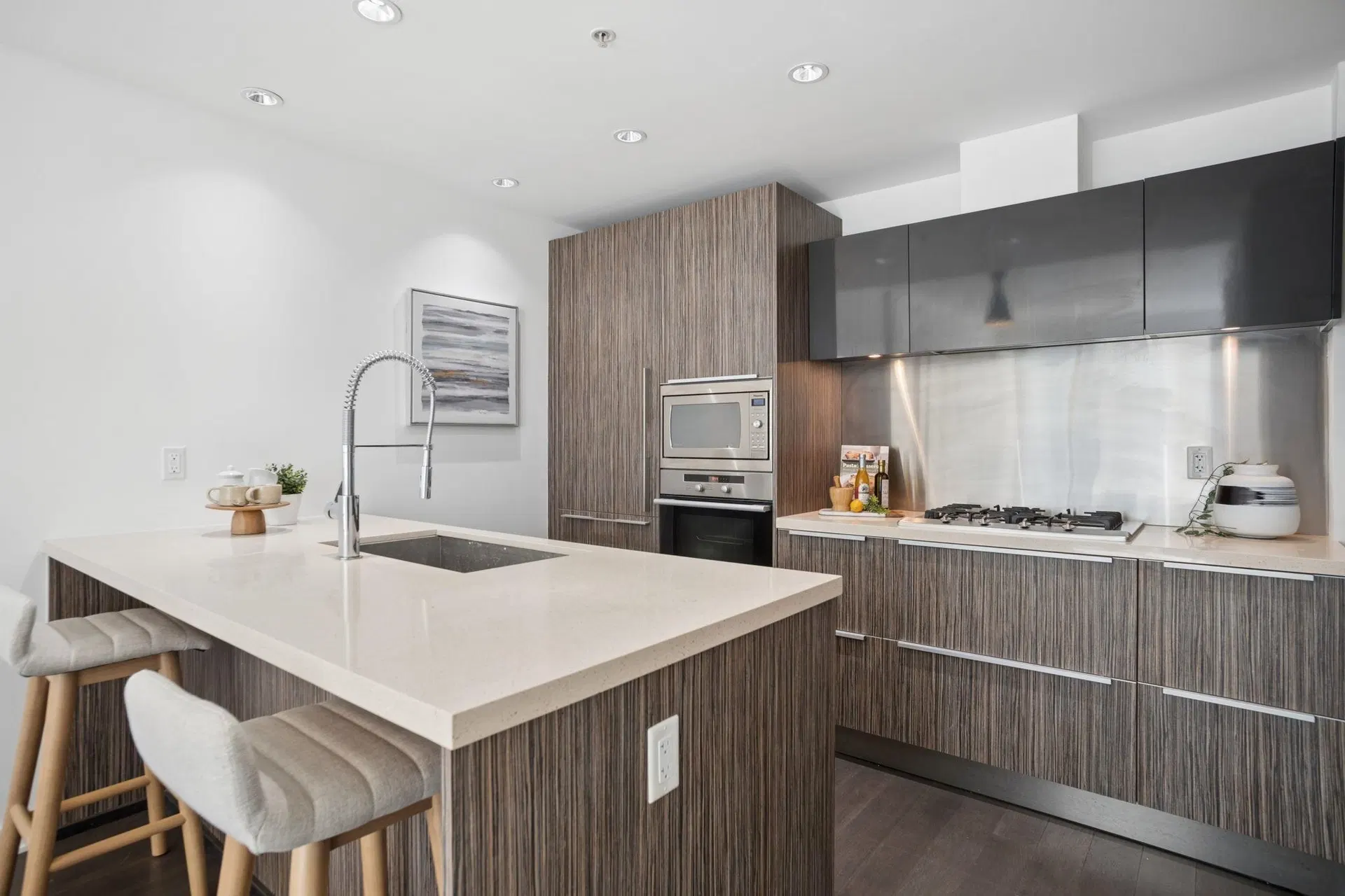 Photo 5 of 20 at #606 – 1661 Ontario Street