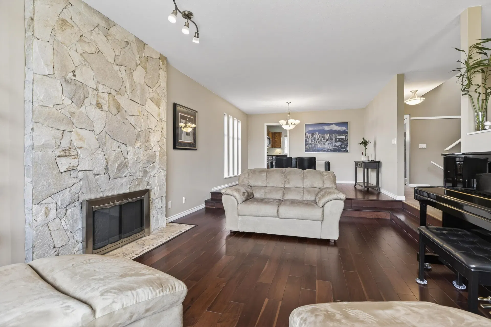 Photo 4 of 37 at 2577 Trillium Place