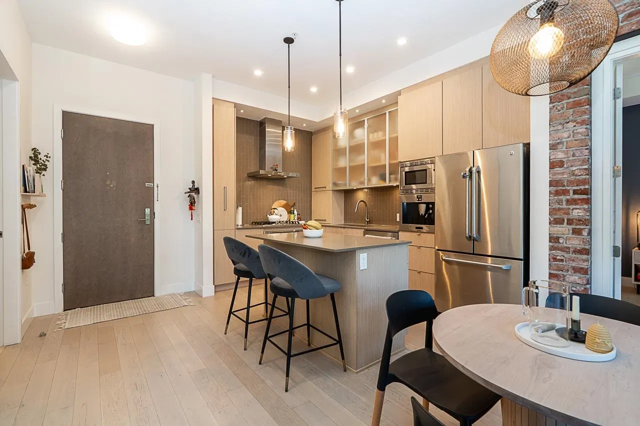 Photo 4 of 37 at #208 – 262 Salter Street