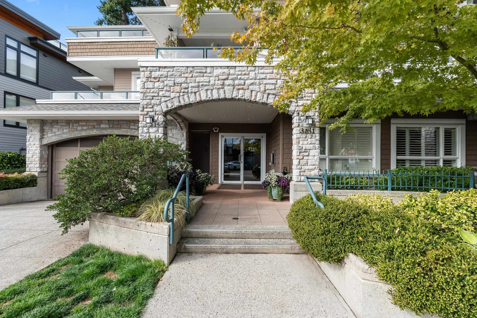 Photo 1 of 28 at #208 – 3151 Connaught Crescent