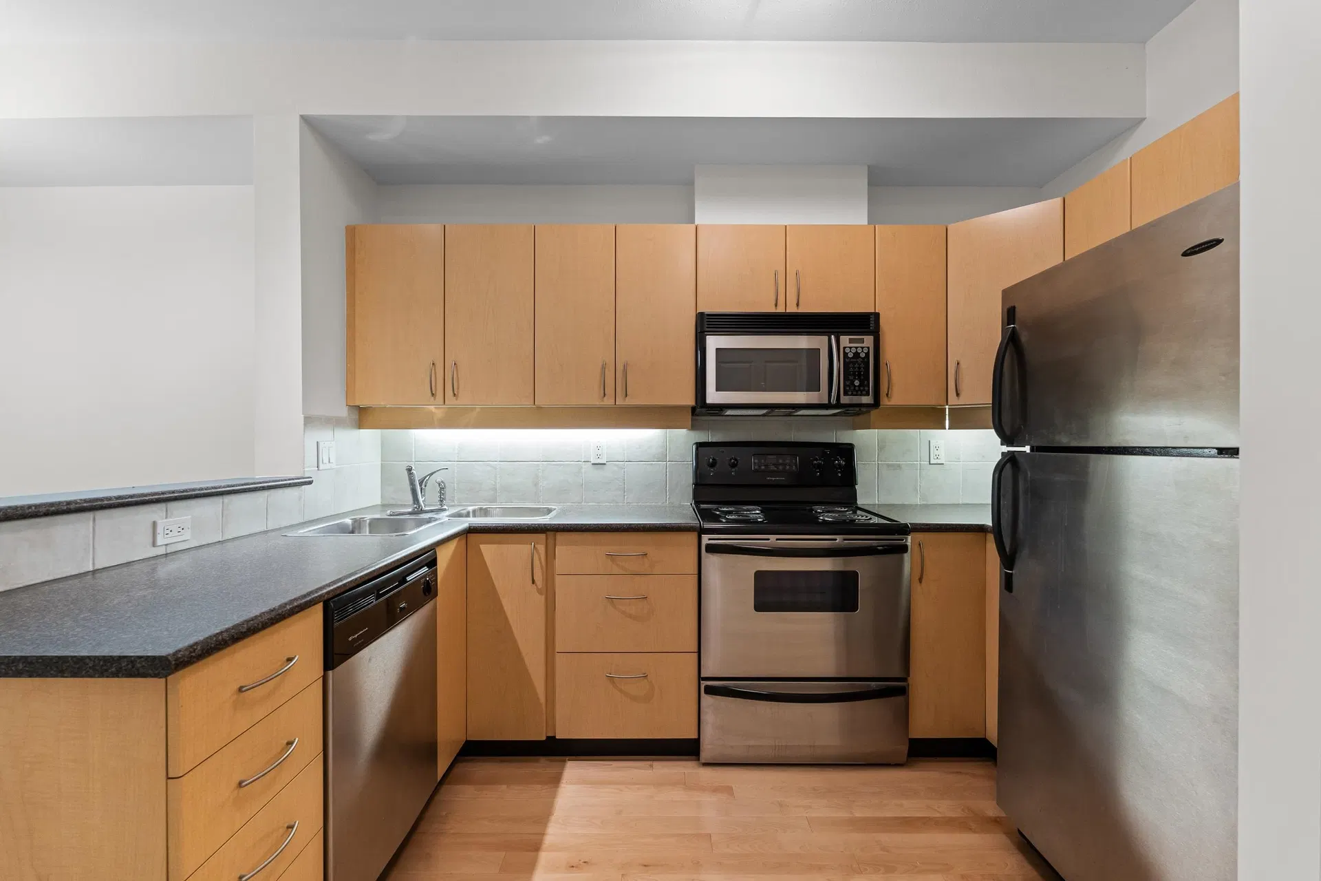 Photo 5 of 28 at #208 – 3151 Connaught Crescent