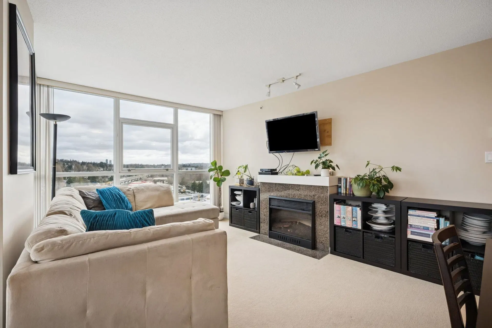 Photo 4 of 28 at #1402 – 2225 Holdom Avenue