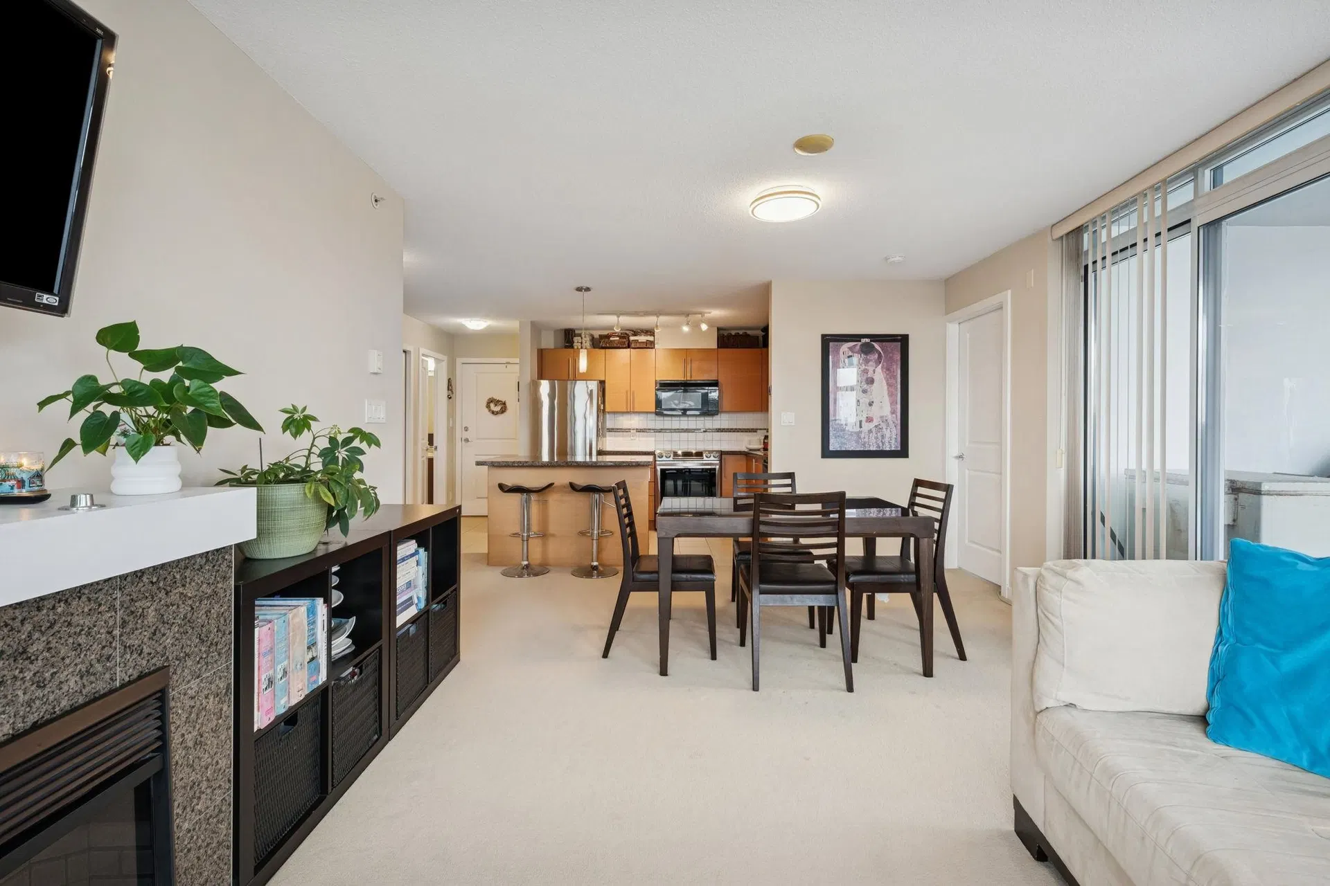 Photo 5 of 28 at #1402 – 2225 Holdom Avenue