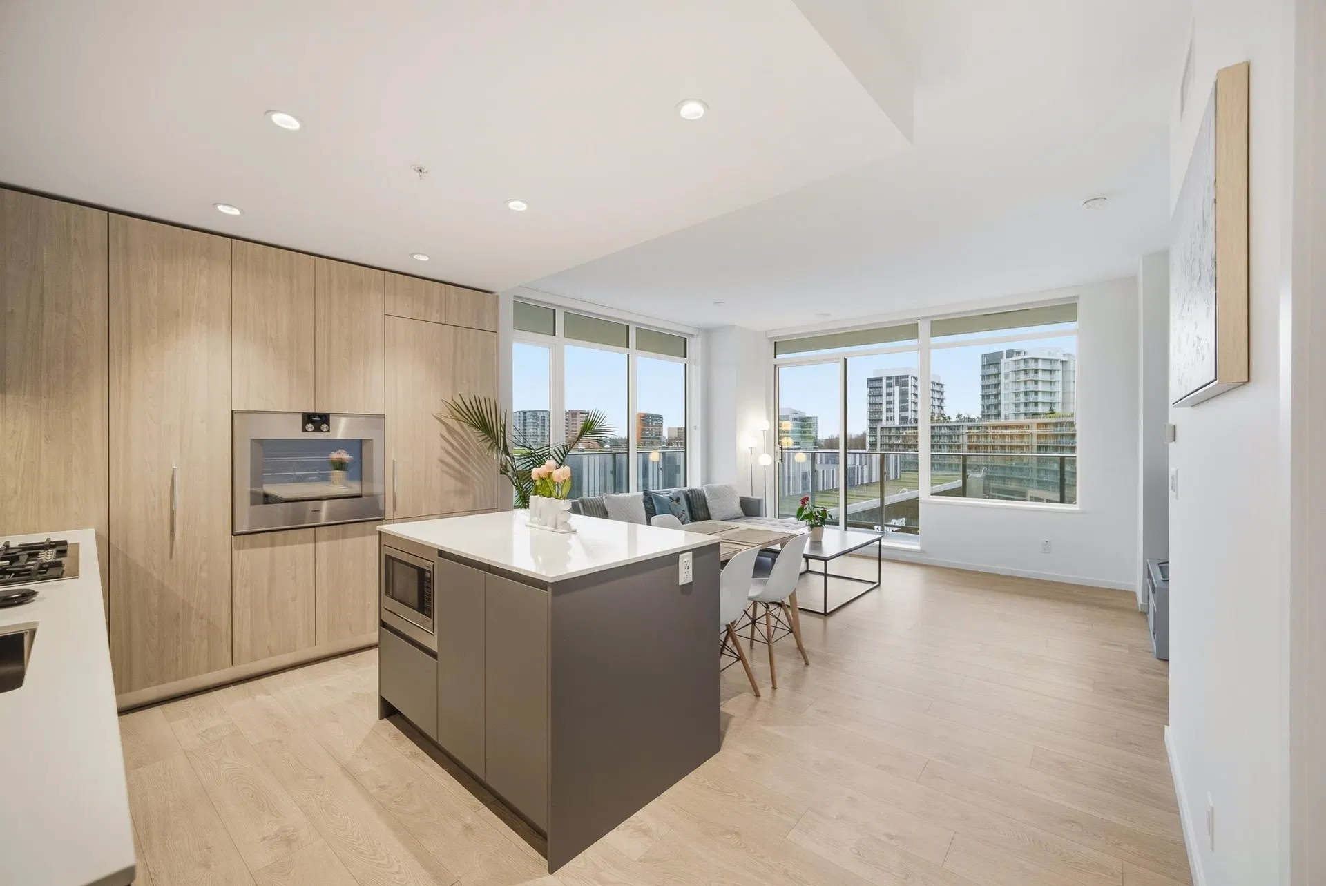 Photo 4 of 26 at #619 – 6300 Minoru Boulevard
