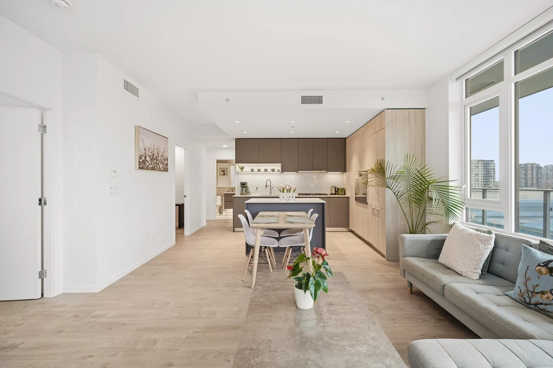 Photo 5 of 26 at #619 – 6300 Minoru Boulevard