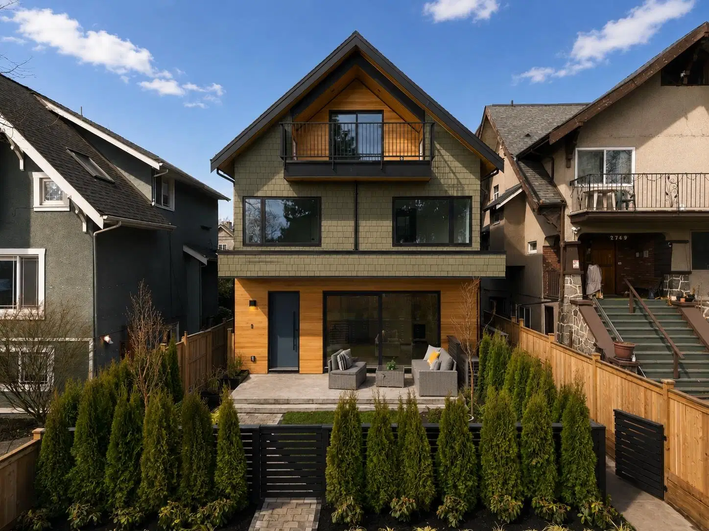 #1 – 2755 11th Avenue