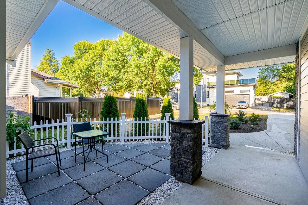 Photo 4 of 37 at 8673 150 Street