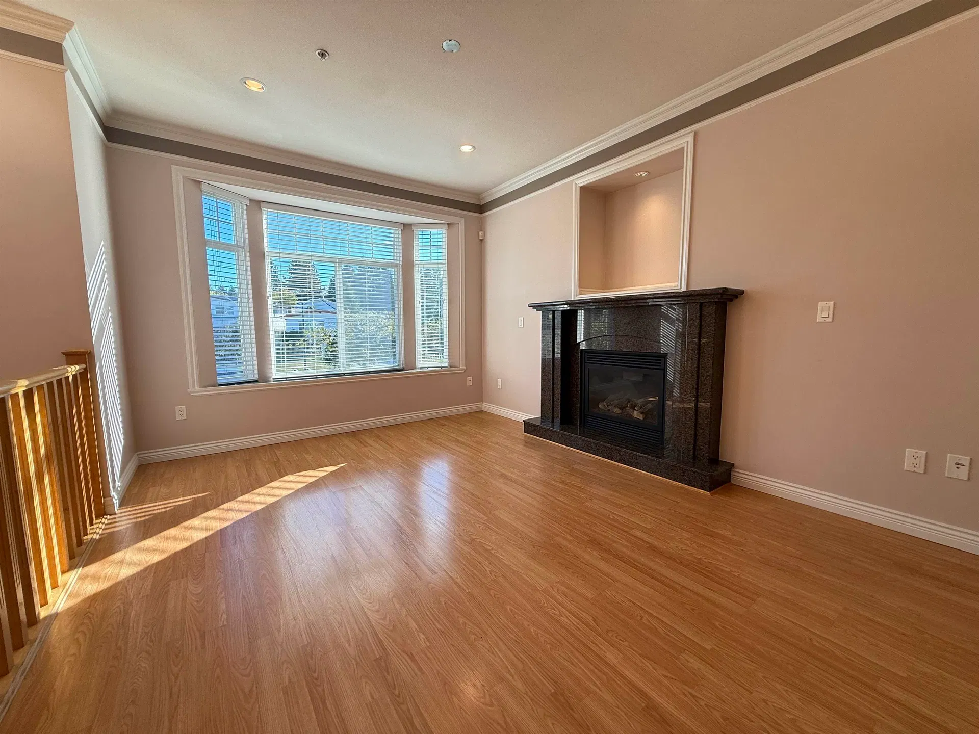 Photo 2 of 18 at 3021 E 29th Avenue