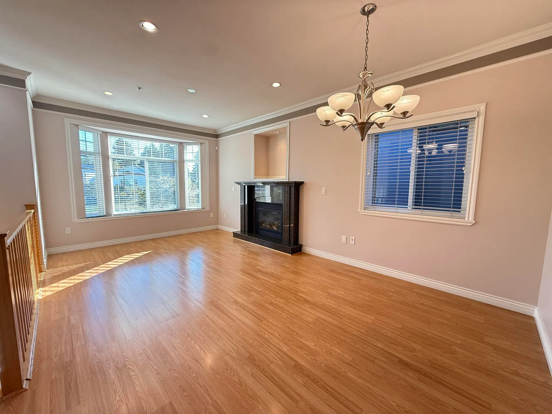 Photo 3 of 18 at 3021 E 29th Avenue