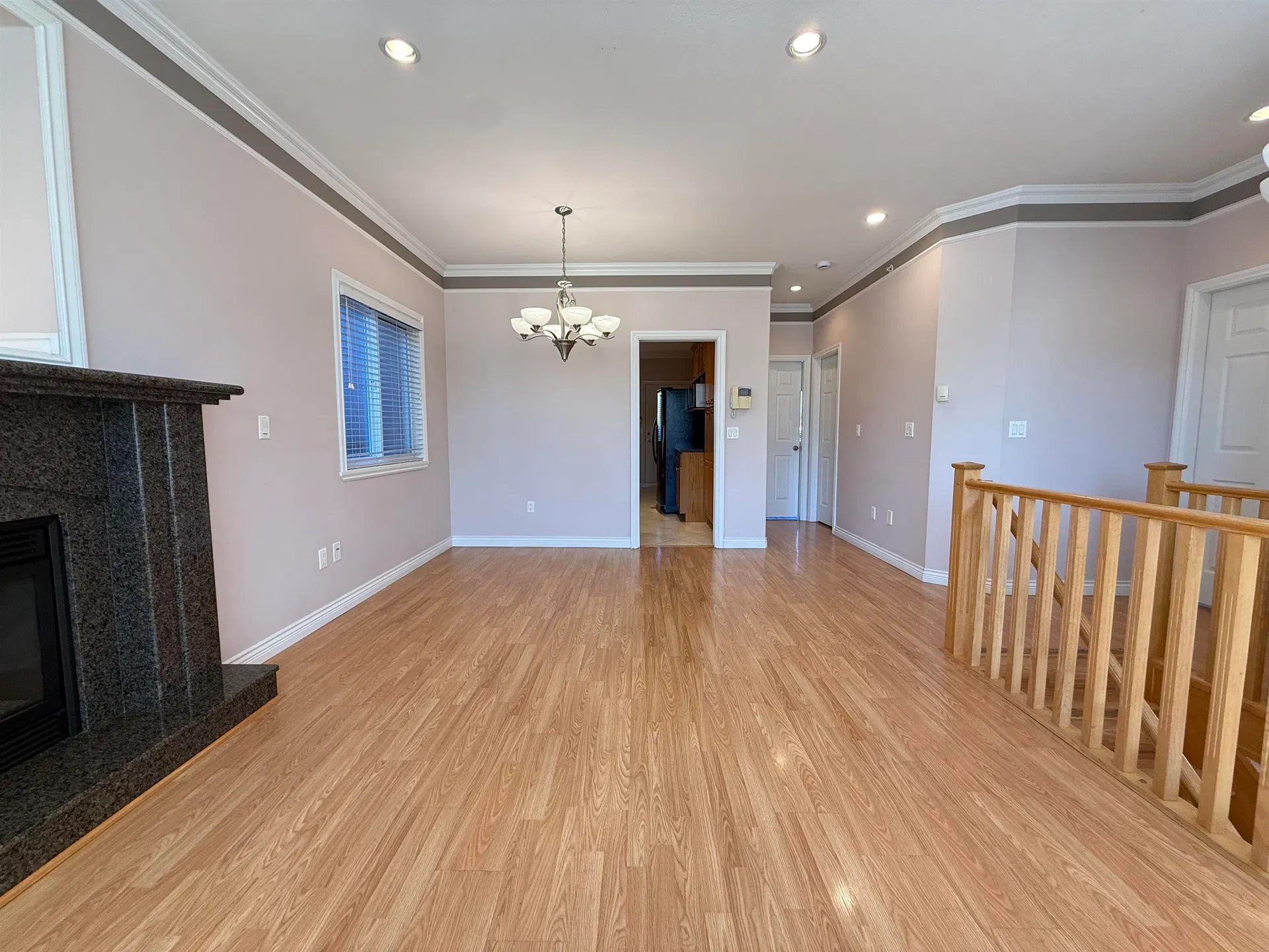 Photo 4 of 18 at 3021 E 29th Avenue