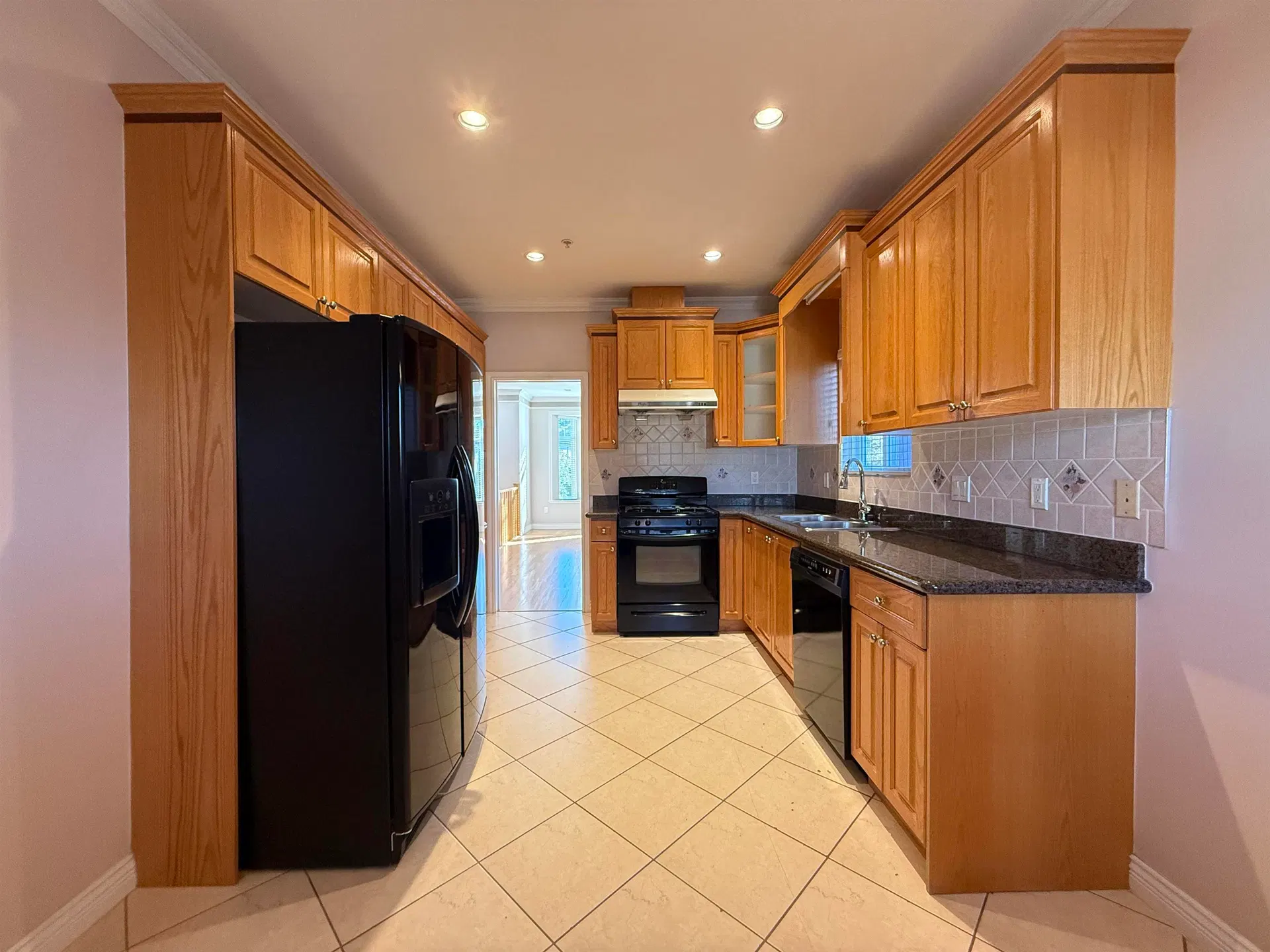 Photo 5 of 18 at 3021 E 29th Avenue