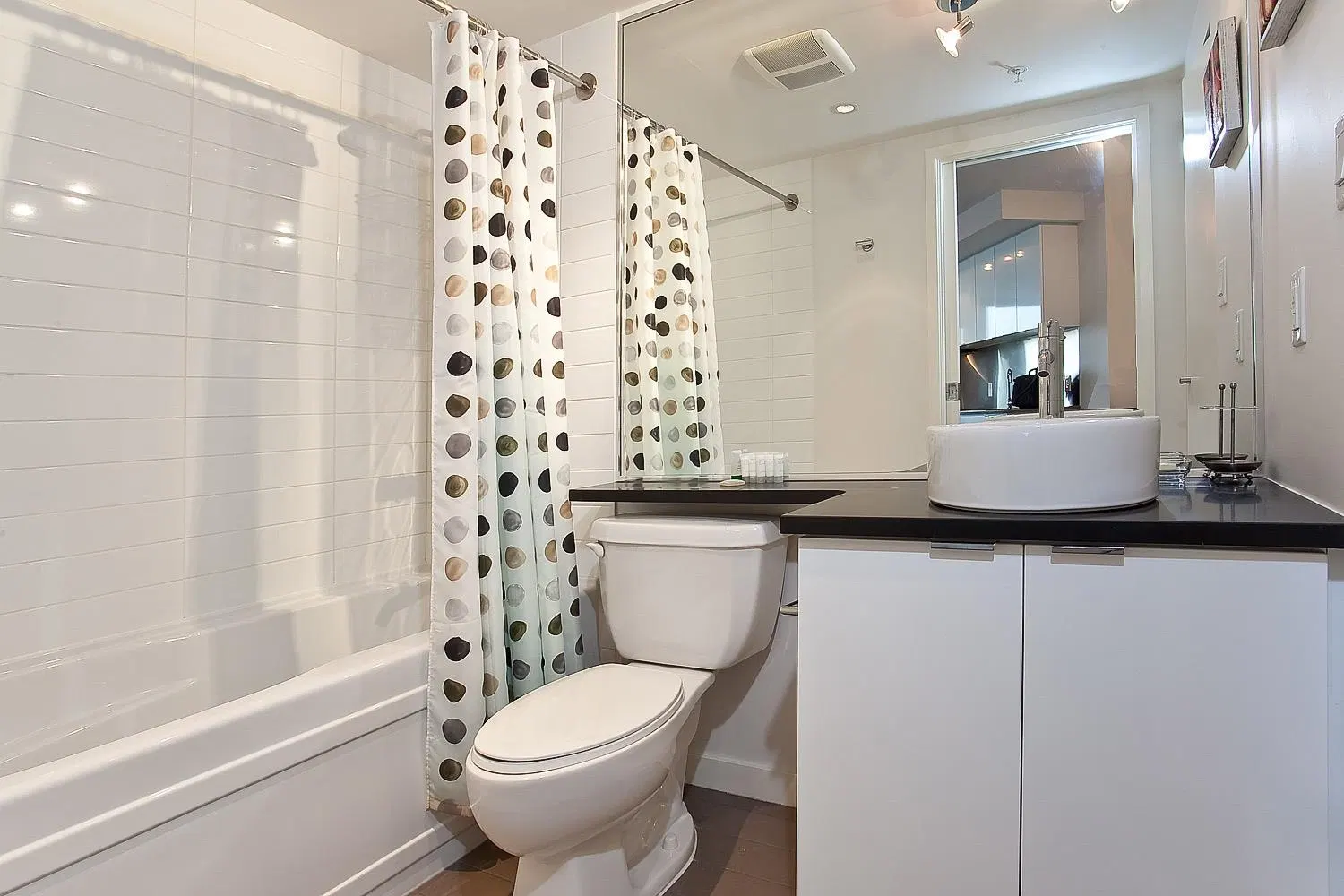 Photo 5 of 18 at #1802 – 788 Hamilton Street