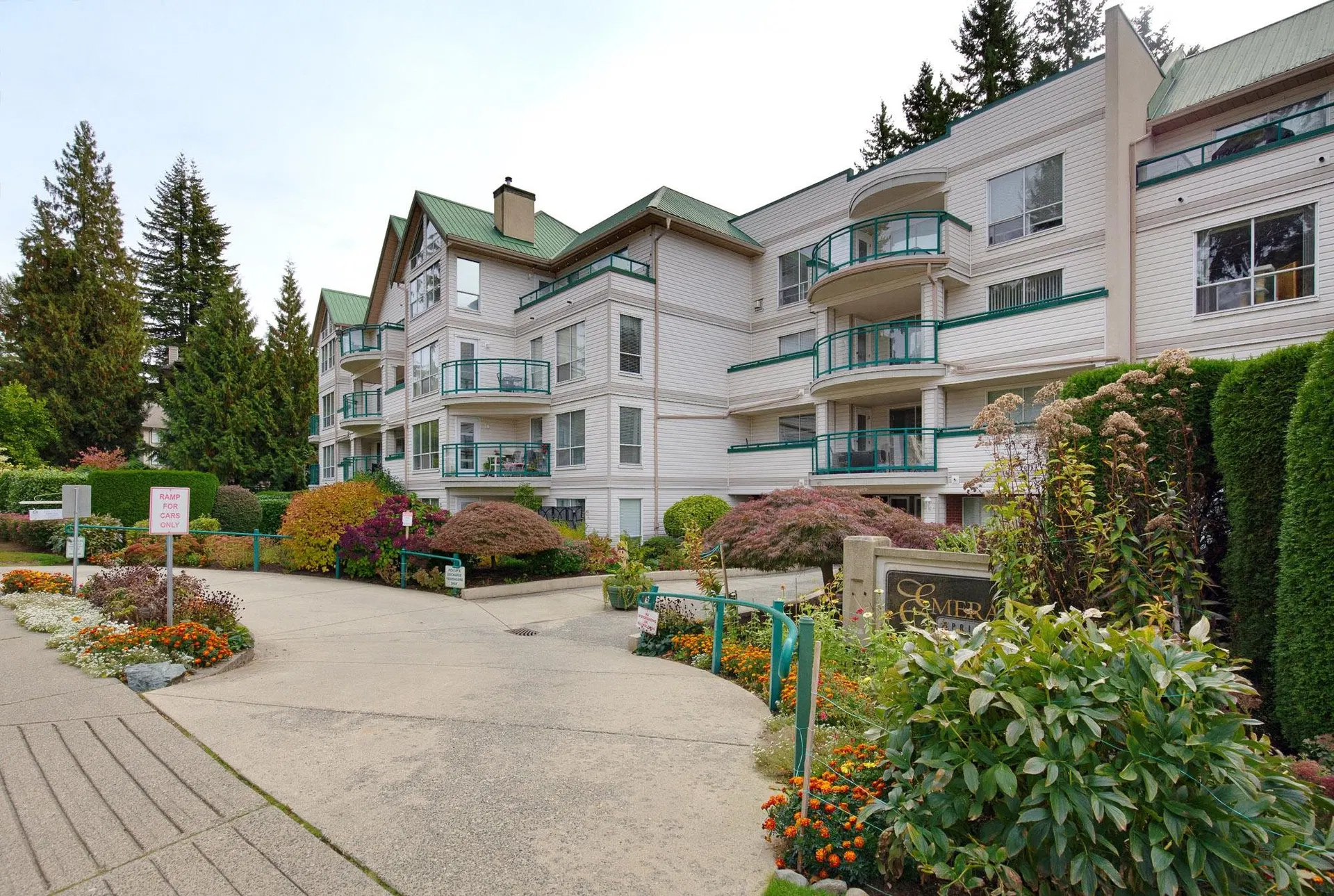 Photo 1 of 34 at #208 – 33280 E Bourquin Crescent