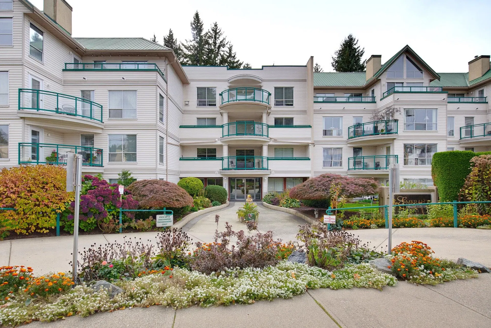 Photo 2 of 34 at #208 – 33280 E Bourquin Crescent