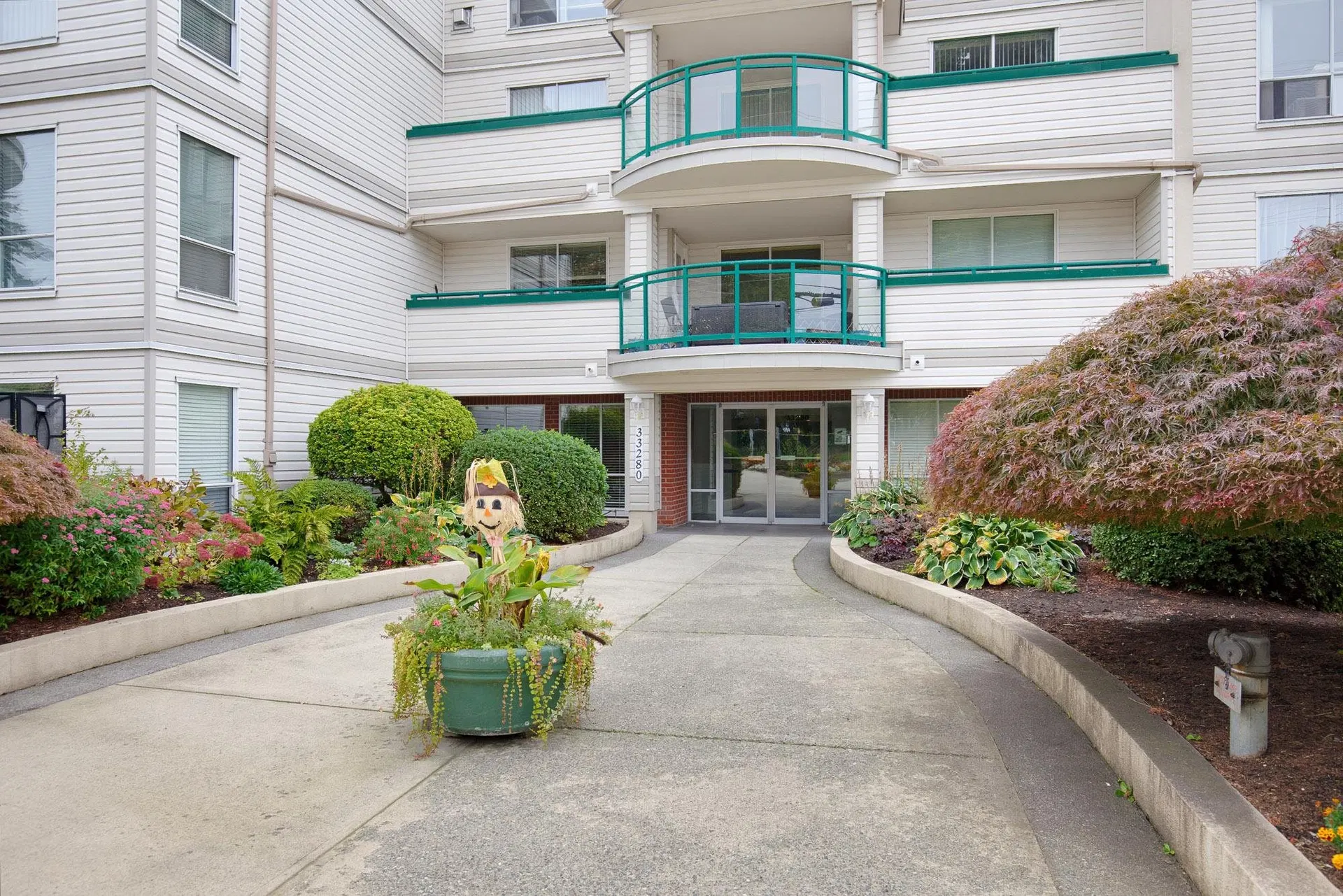 Photo 3 of 34 at #208 – 33280 E Bourquin Crescent