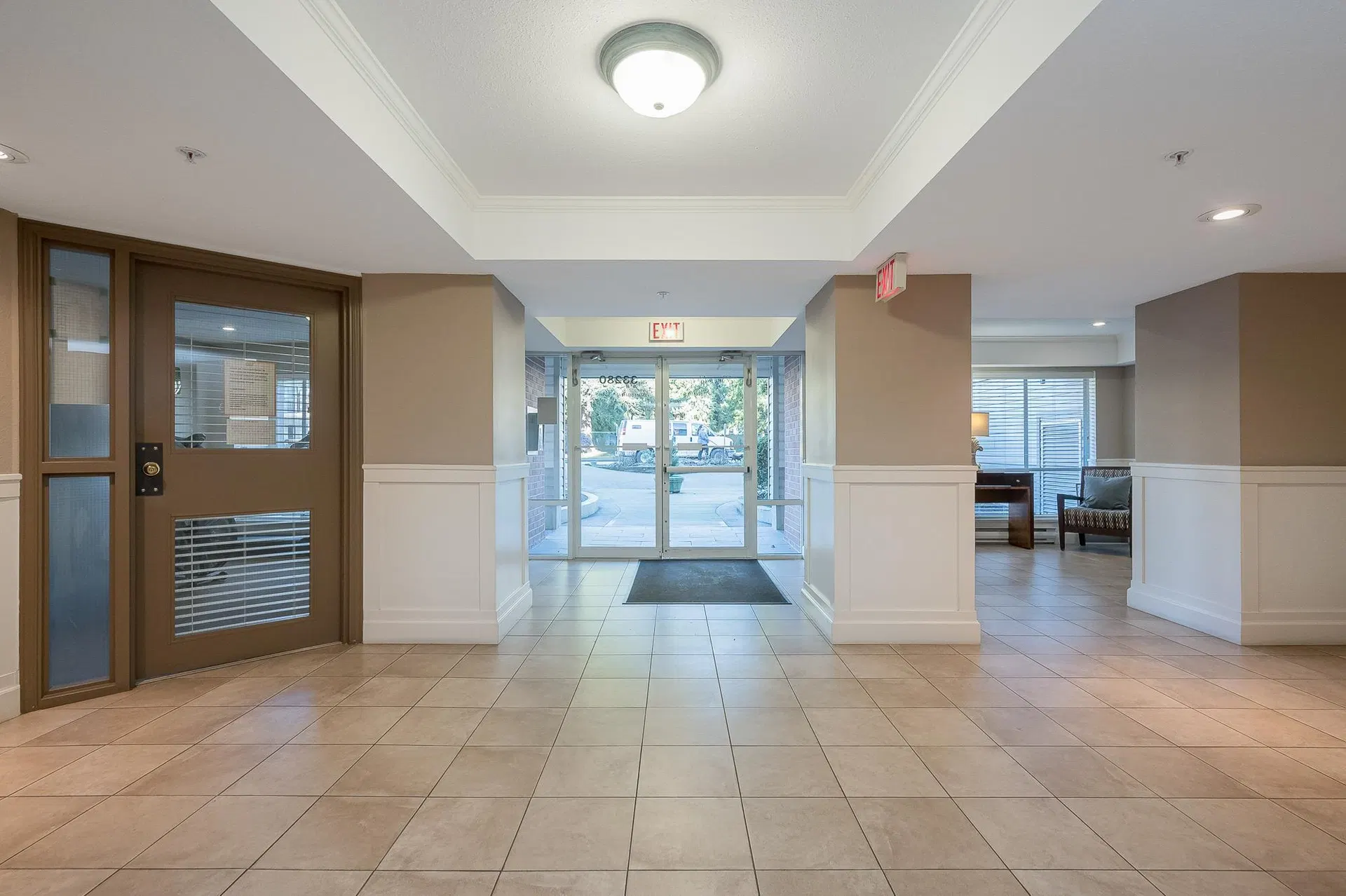 Photo 4 of 34 at #208 – 33280 E Bourquin Crescent