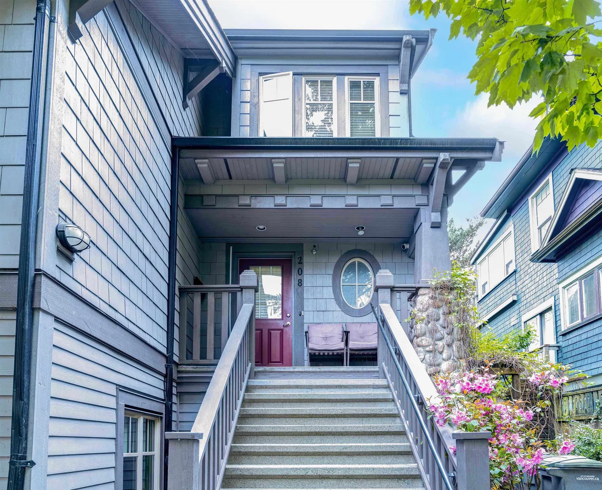 Photo 2 of 12 at 208 W 13th Avenue
