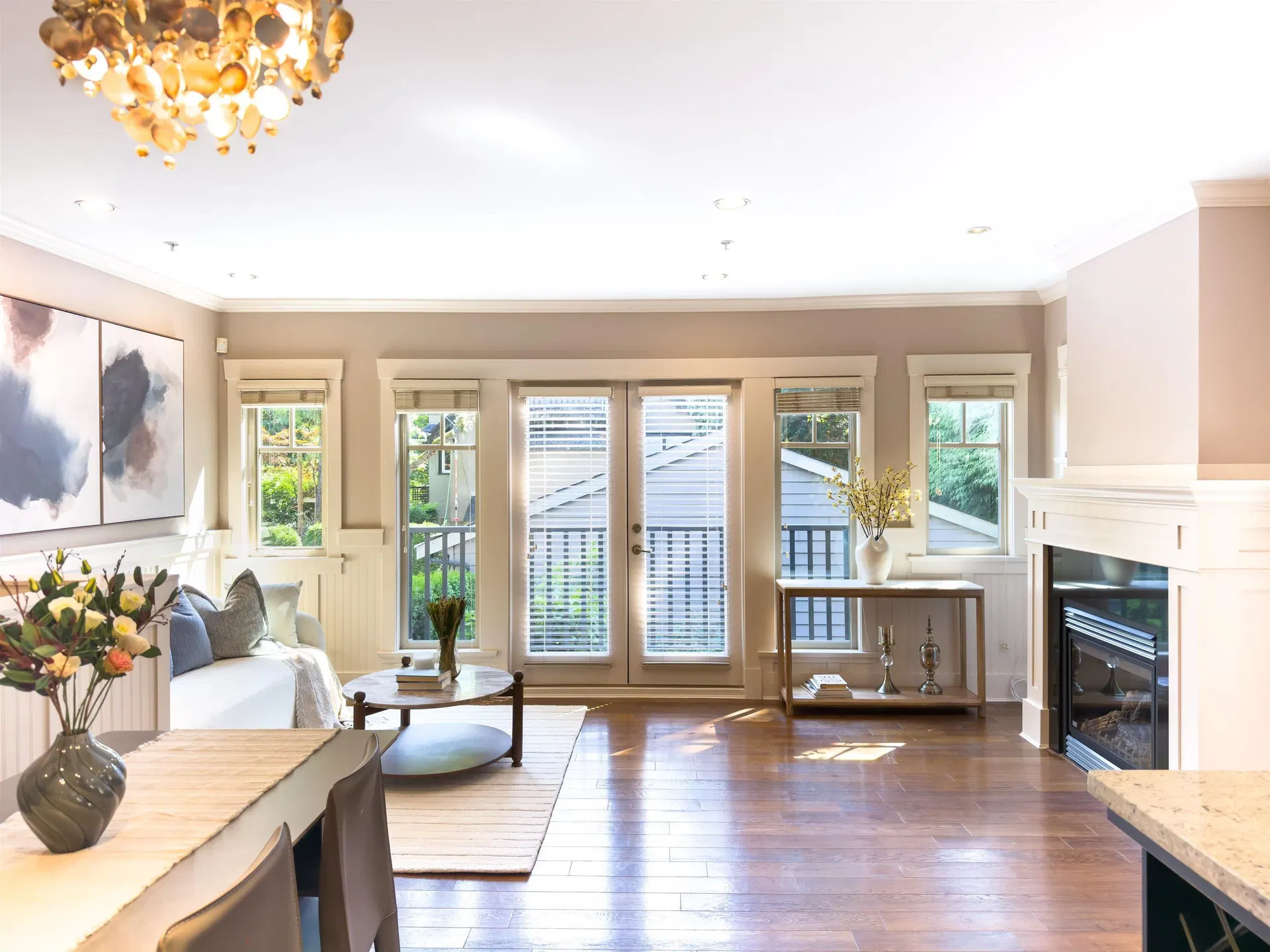 Photo 3 of 12 at 208 W 13th Avenue