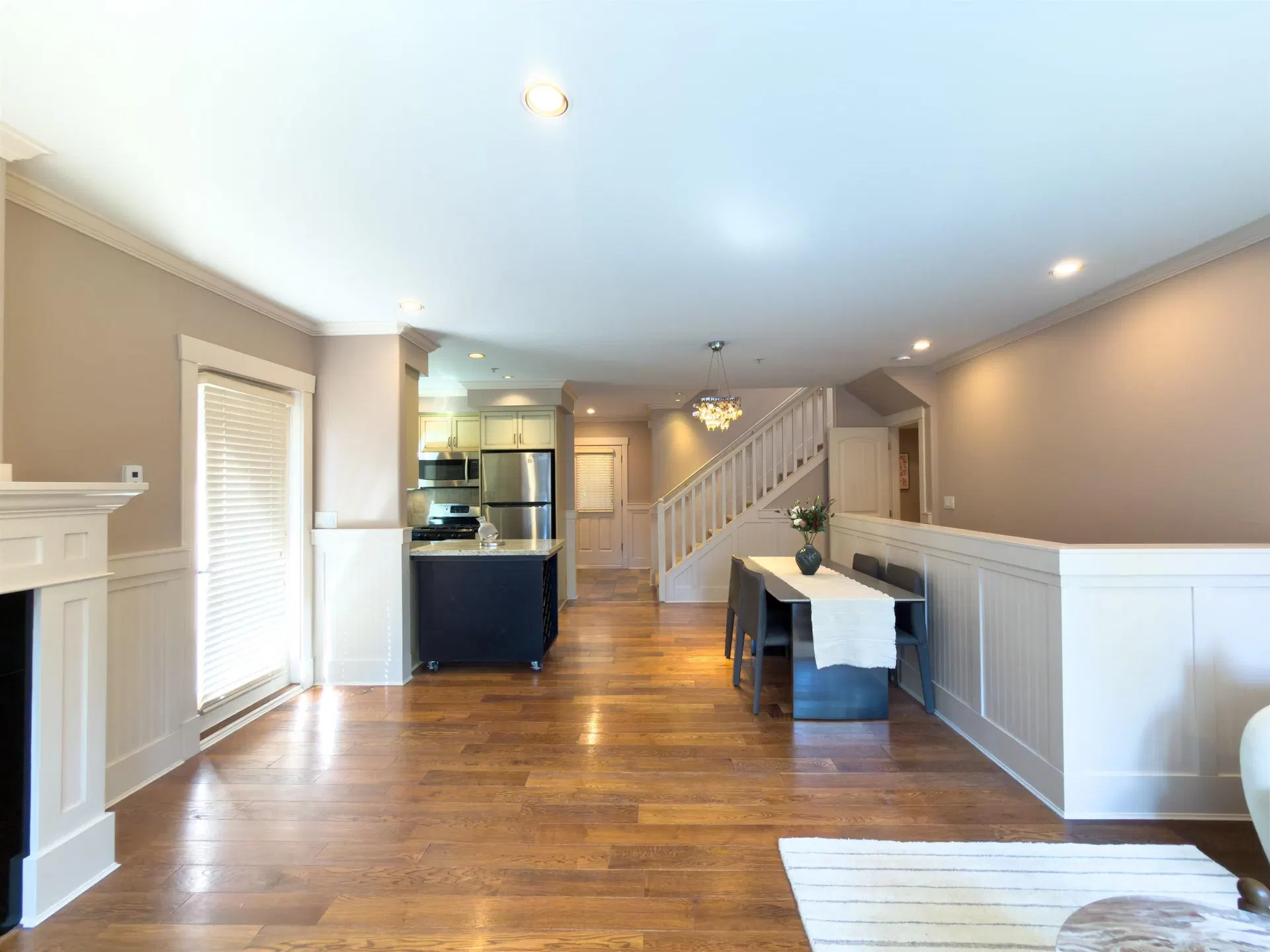 Photo 5 of 12 at 208 W 13th Avenue