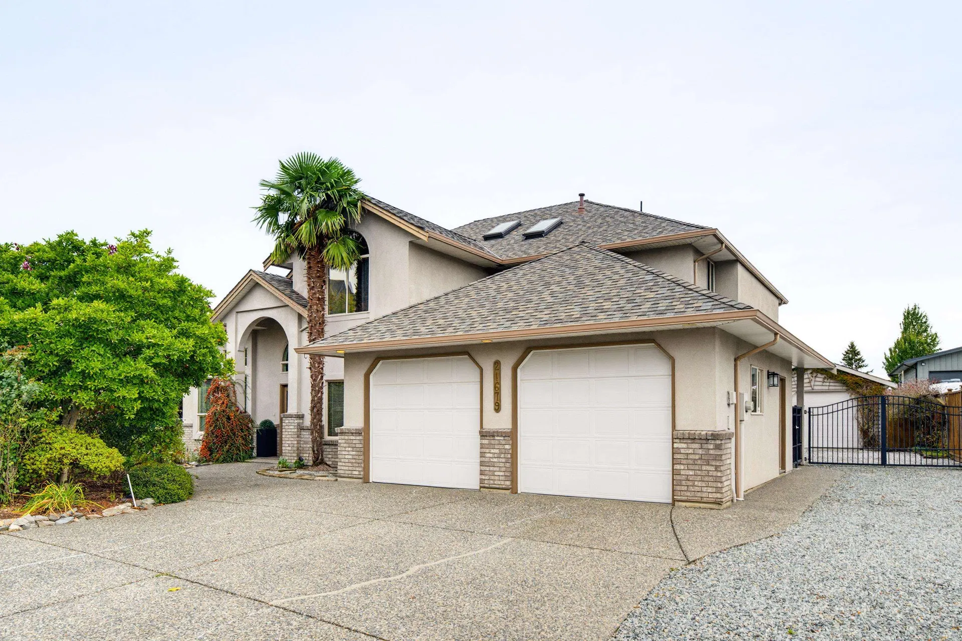 Photo 2 of 40 at 21679 52 Avenue