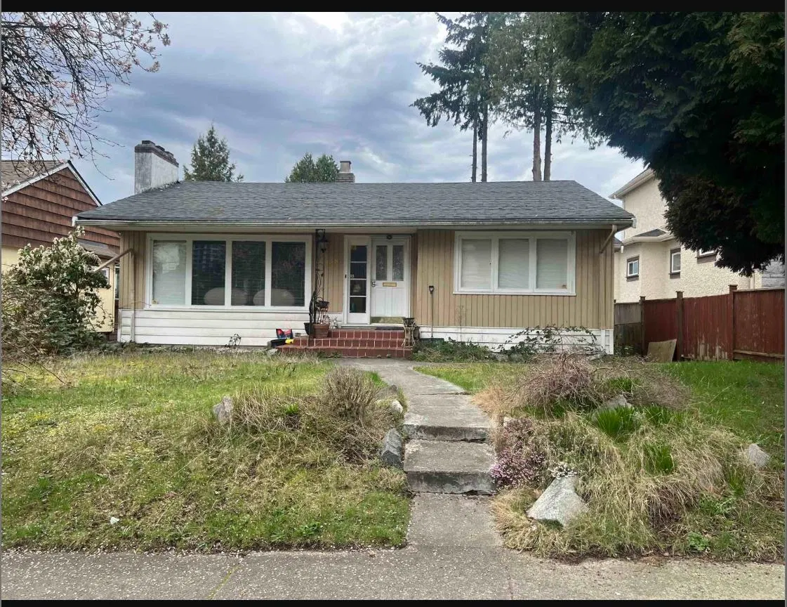 Photo 1 of 1 at 438 W 45th Avenue