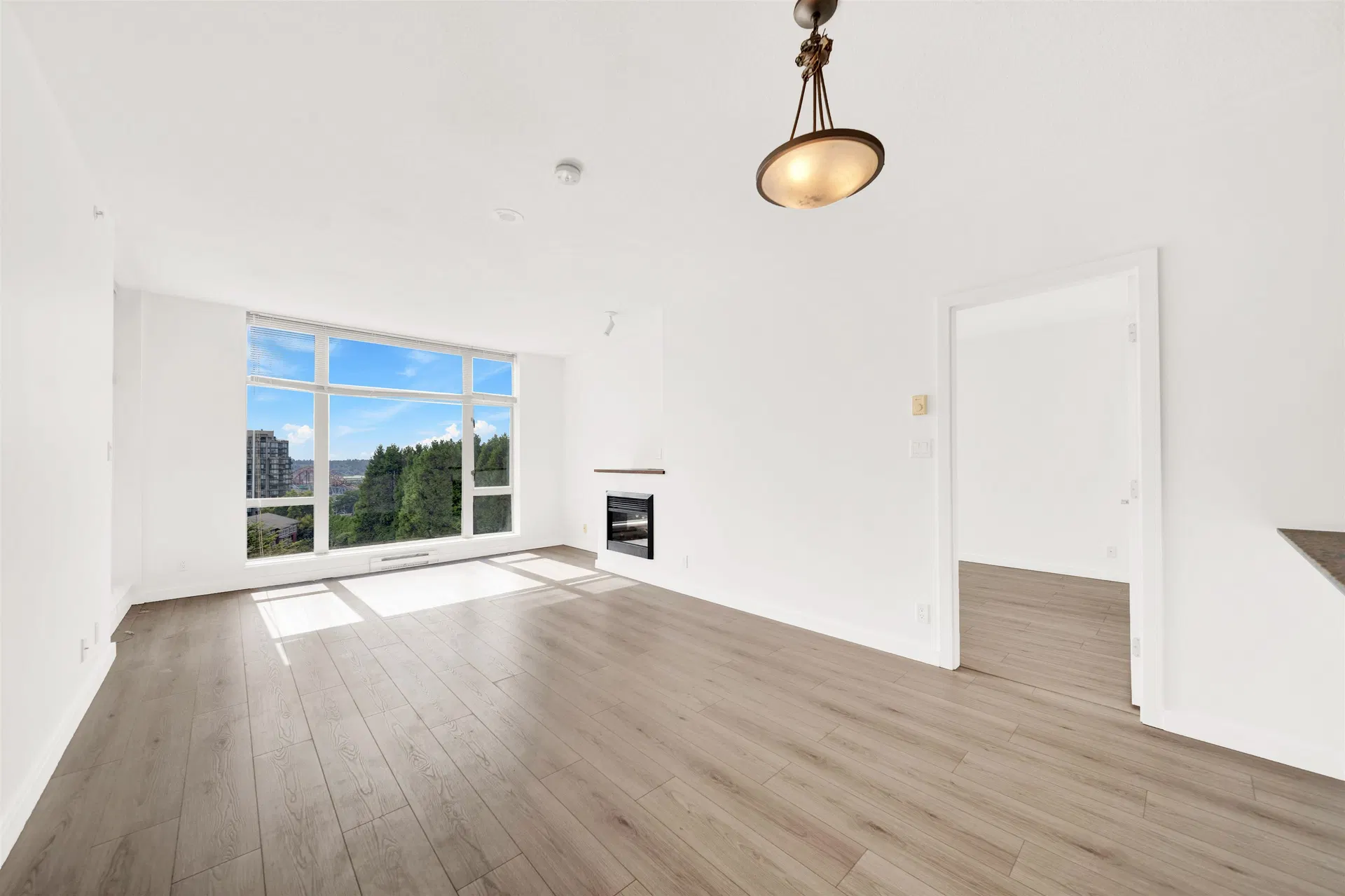 Photo 2 of 35 at #1005 – 280 Ross Drive