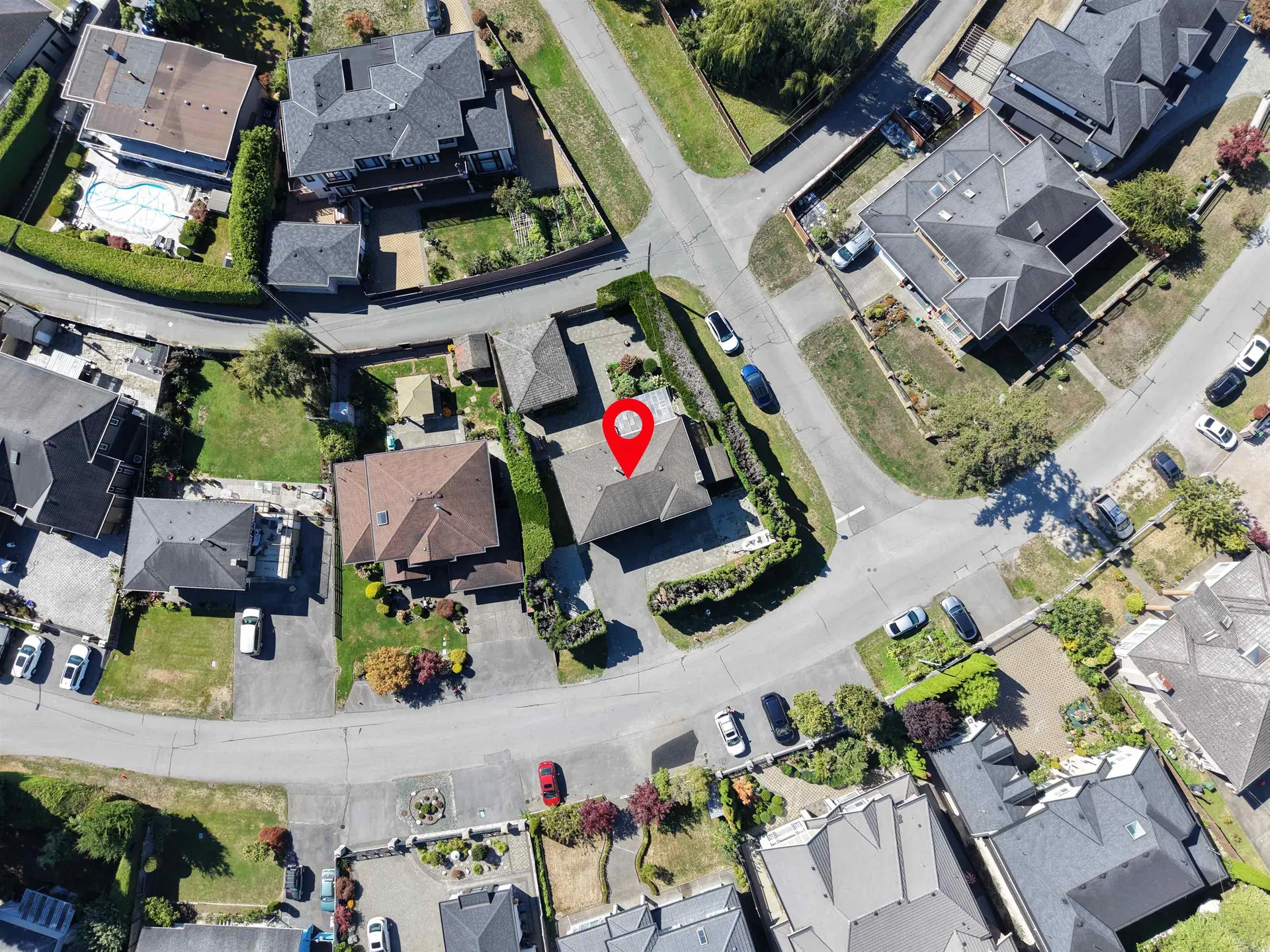 Photo 4 of 35 at 10440 Aintree Crescent