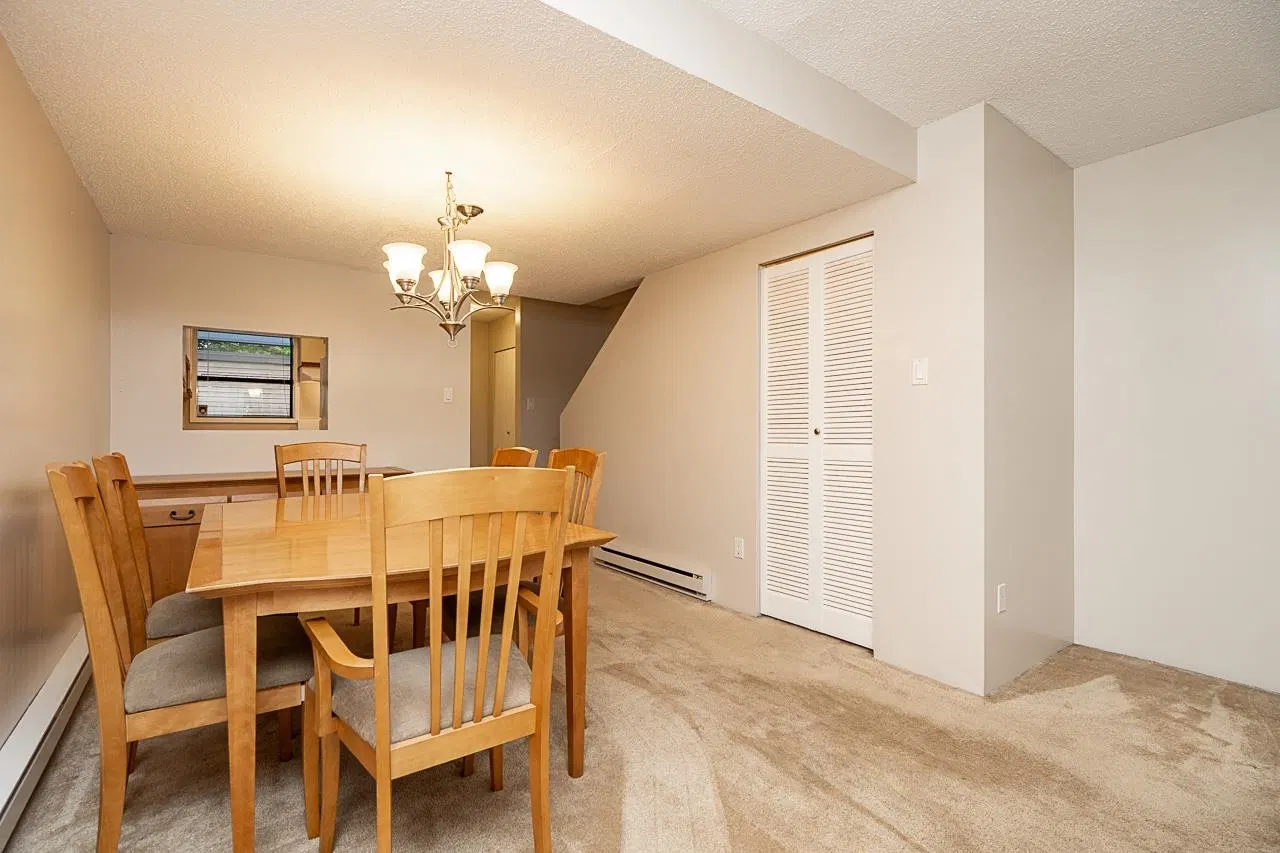Photo 4 of 35 at 4248 Garden Grove Drive