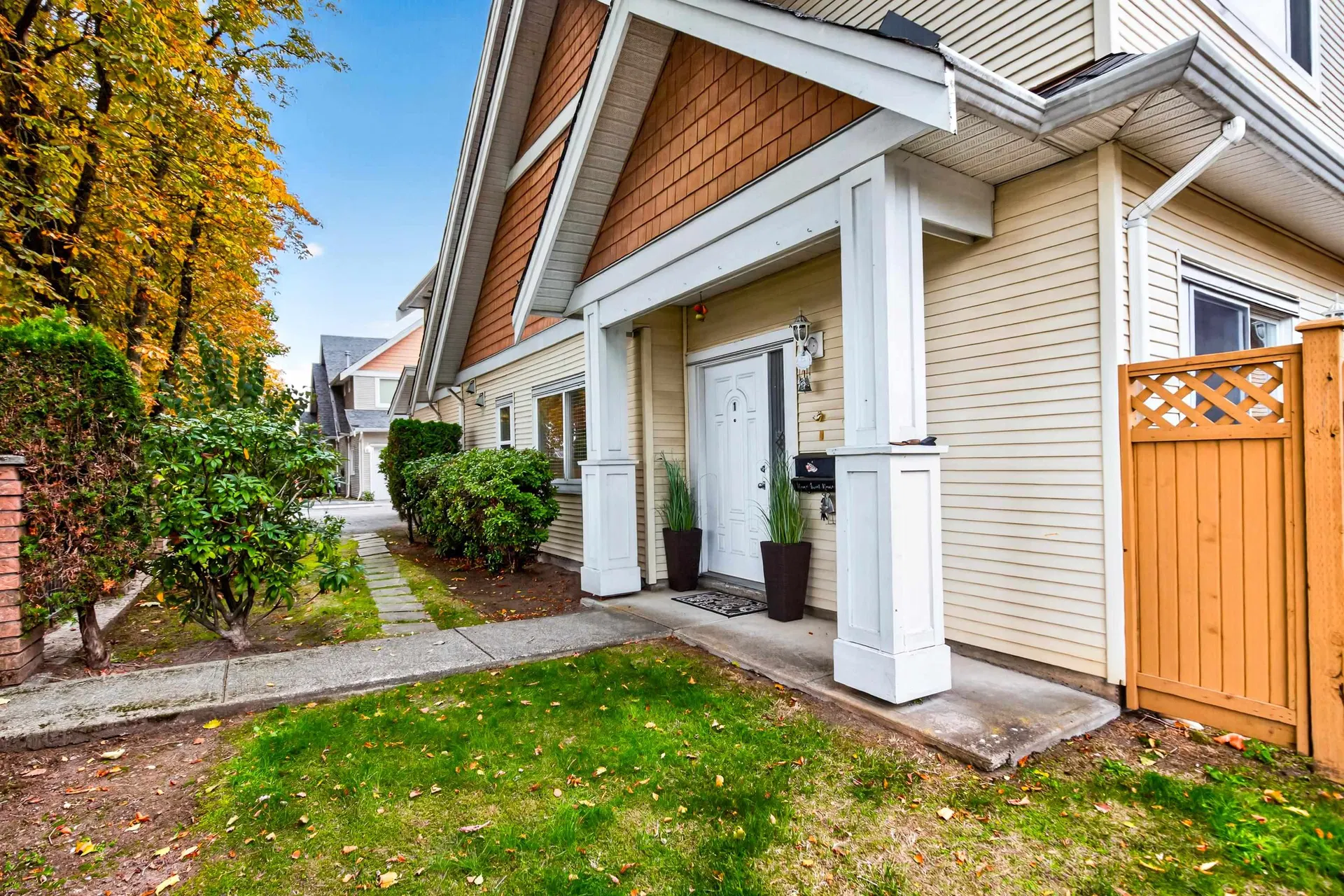 Photo 3 of 33 at #1 – 11331 Cambie Road