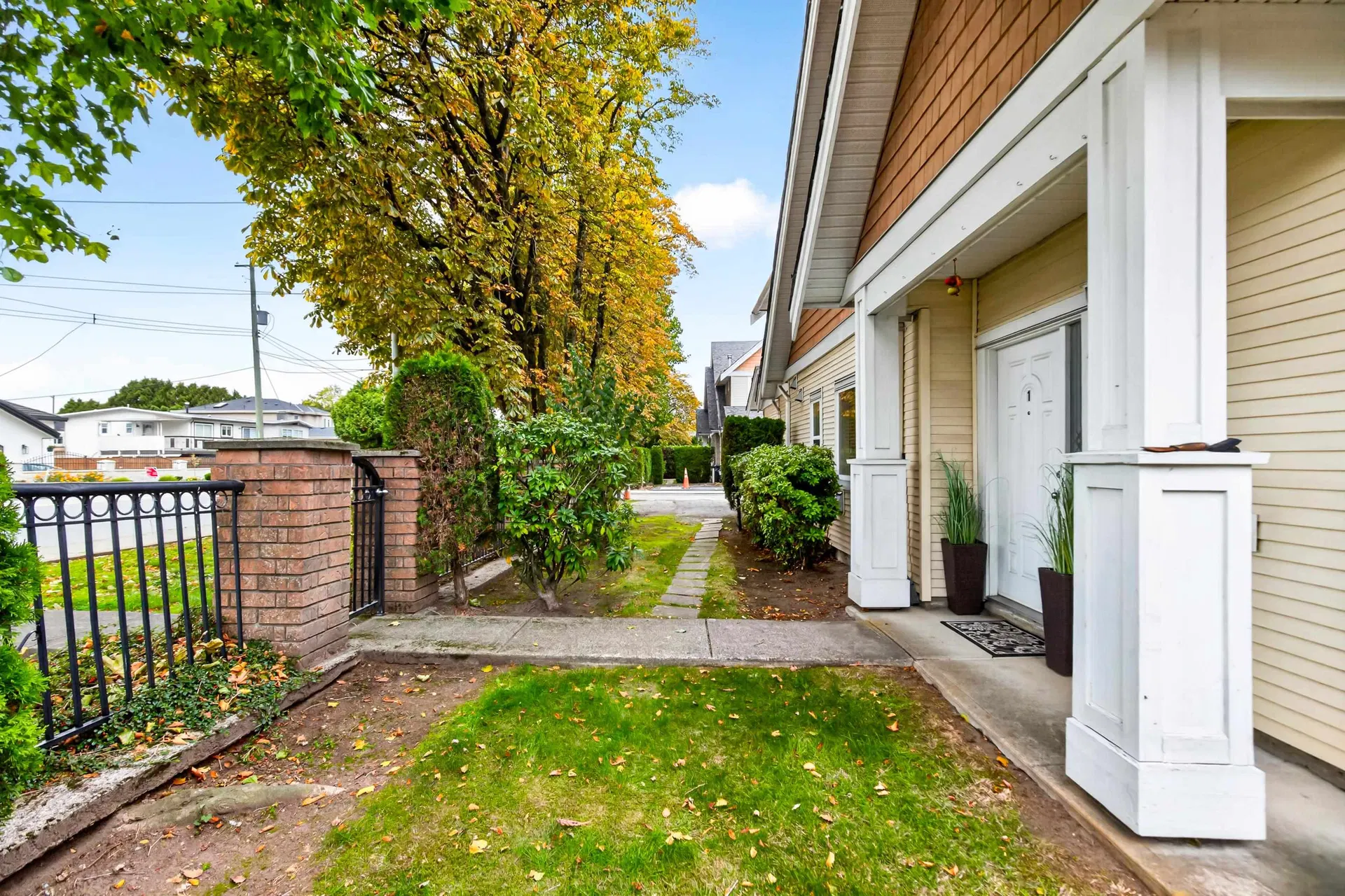 Photo 4 of 33 at #1 – 11331 Cambie Road