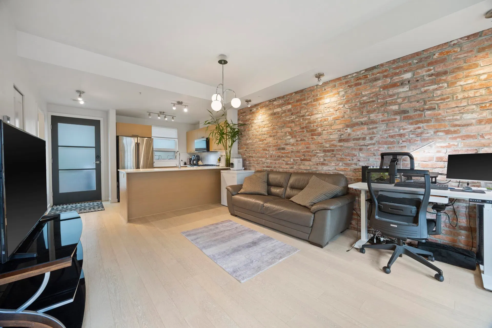 Photo 4 of 39 at #334 – 95 Moody Street