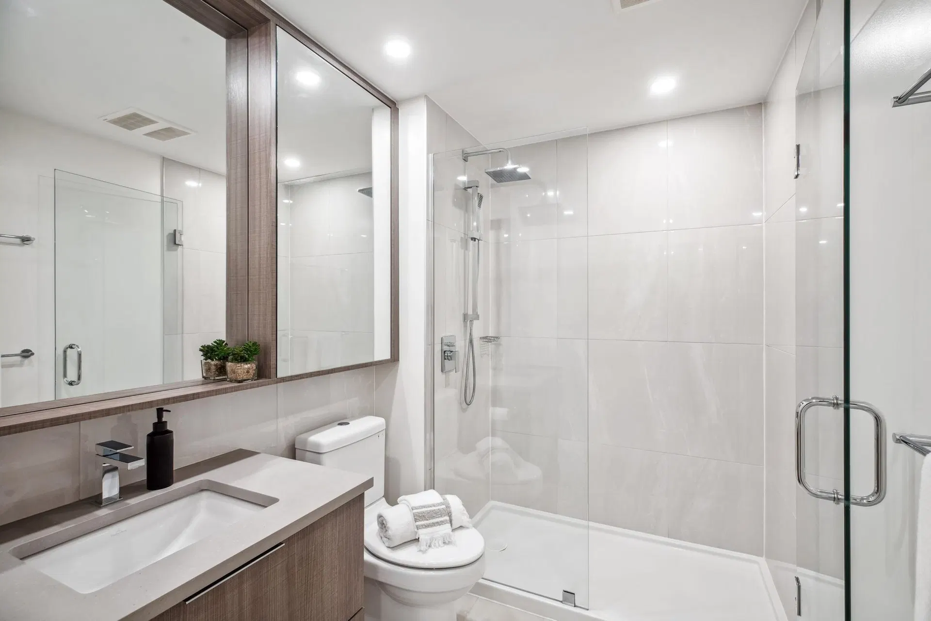 Photo 5 of 11 at #709 – 13318 104 Avenue