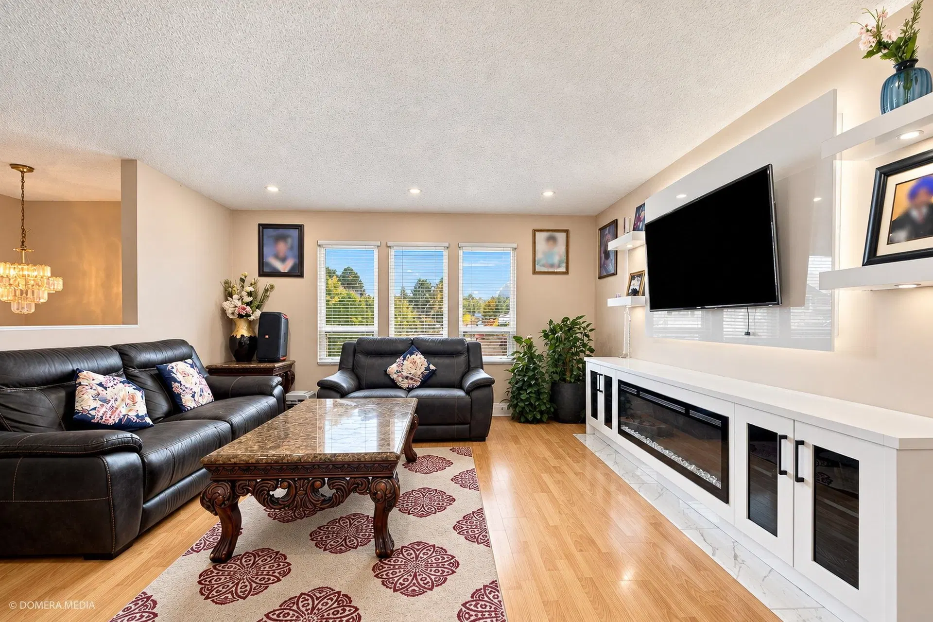 Photo 4 of 26 at 3278 Astoria Crescent